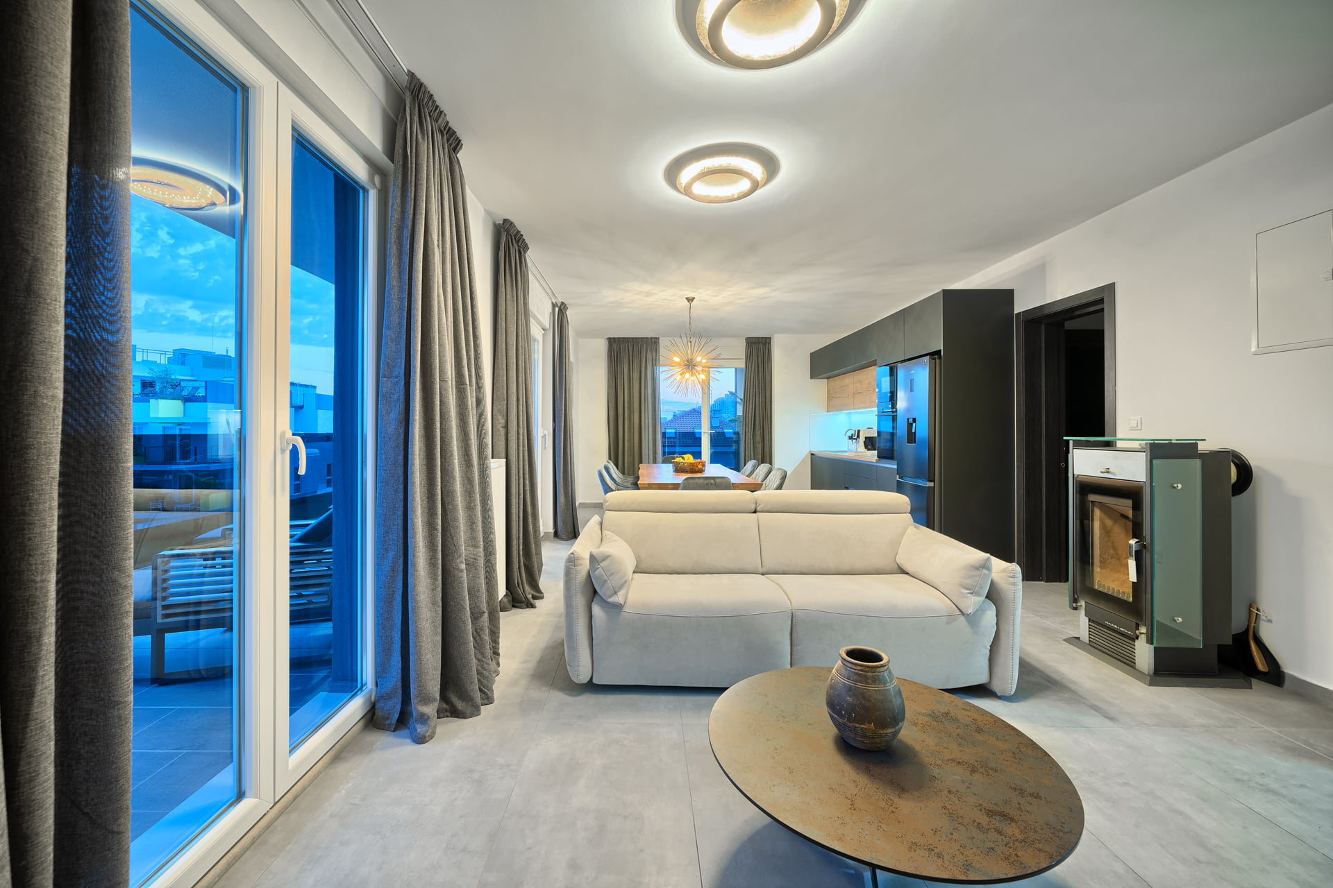 Penthouse Liberty Living with Pool