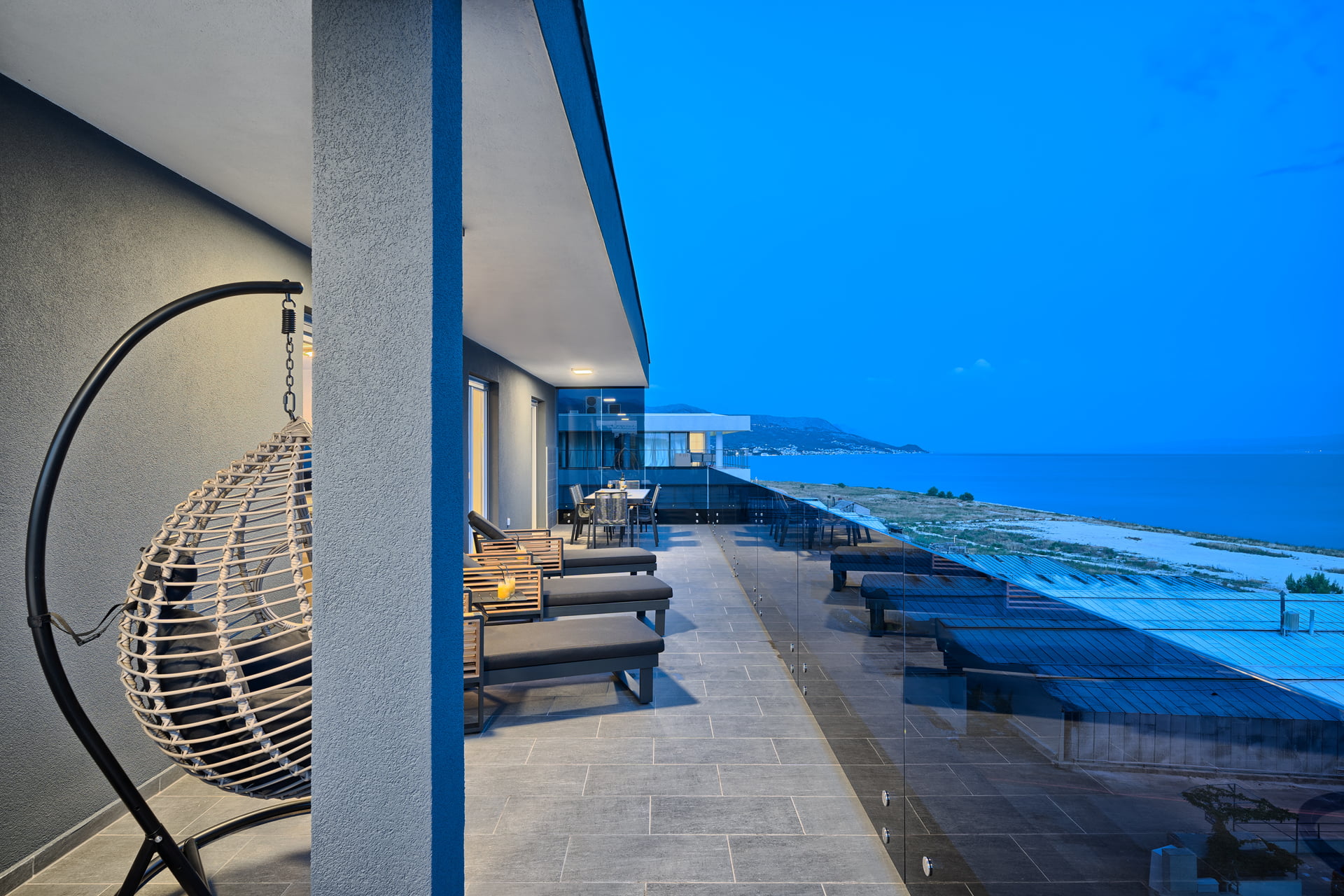 Penthouse Liberty Living with Pool