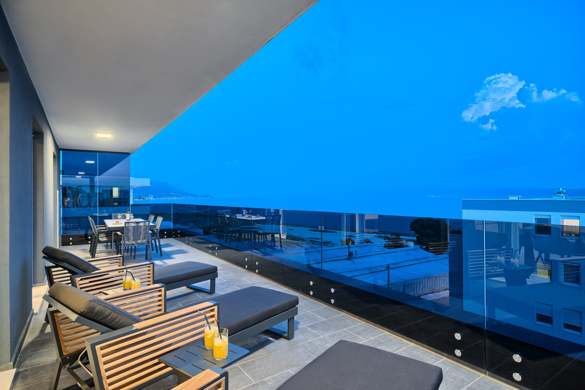 Penthouse Liberty Living with Pool