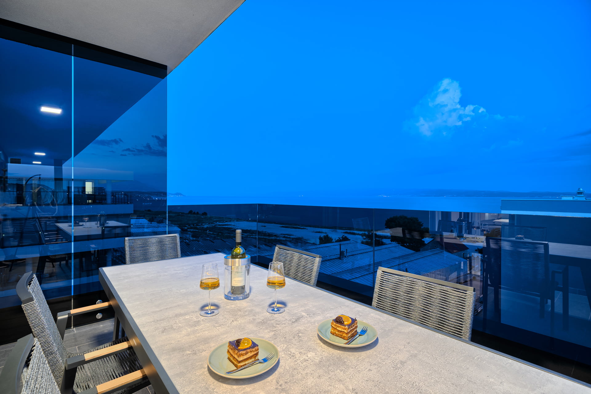 Penthouse Liberty Living with Pool