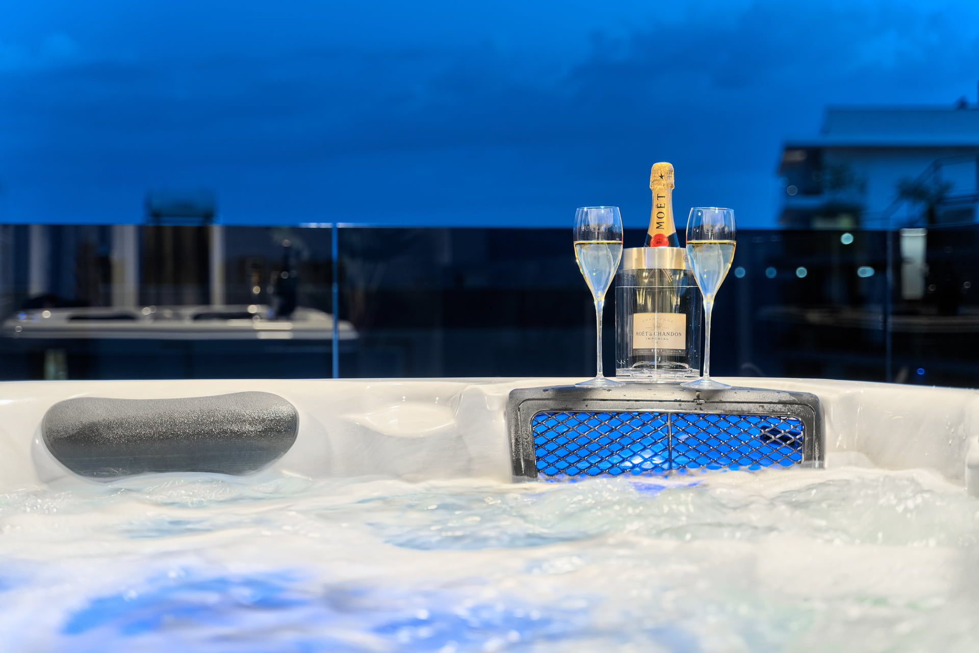 Penthouse Liberty Living with Pool