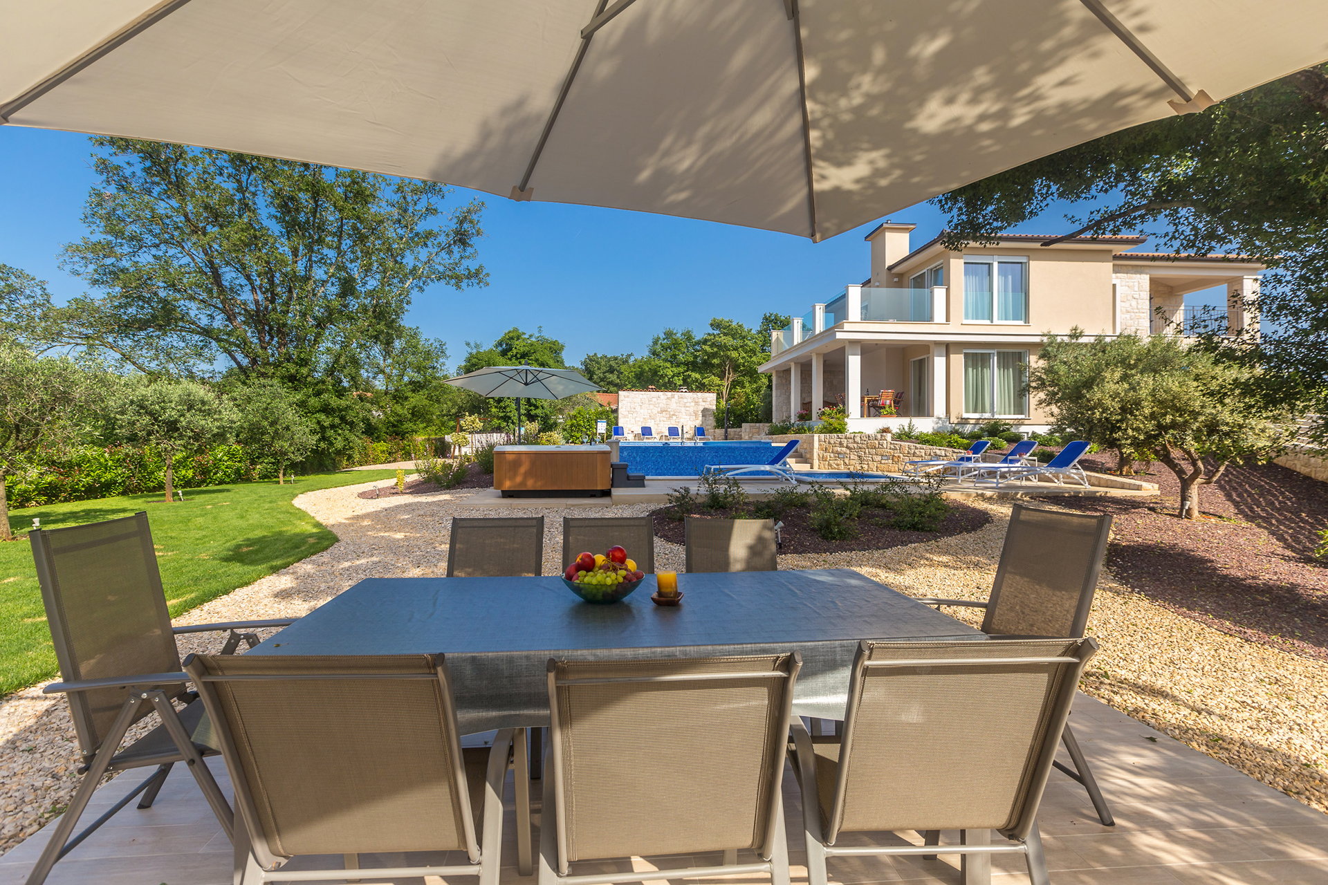 Luxury Villa Confidenza with Pool