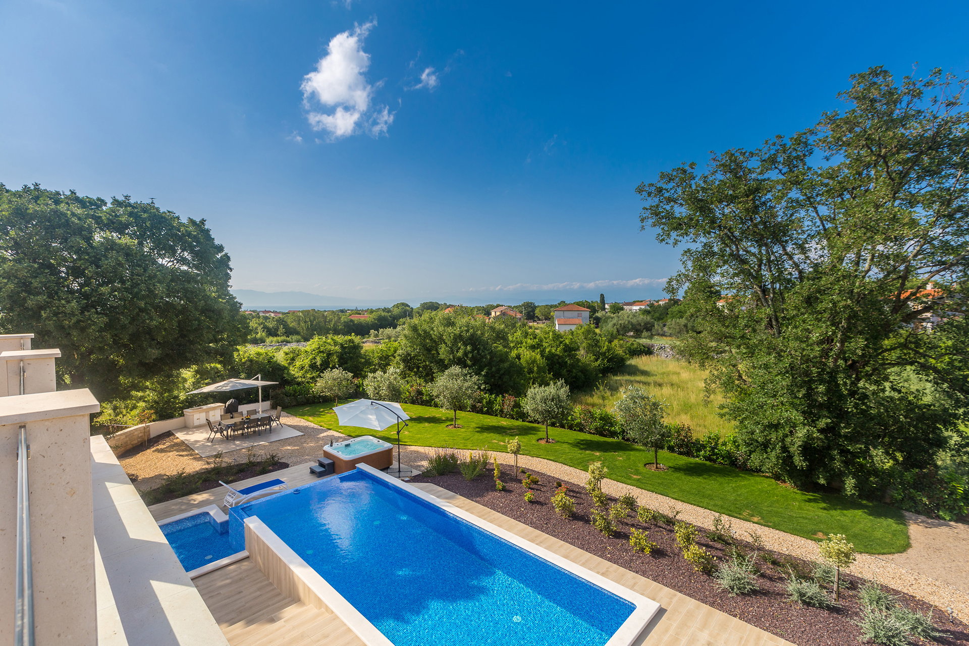 Luxury Villa Confidenza with Pool