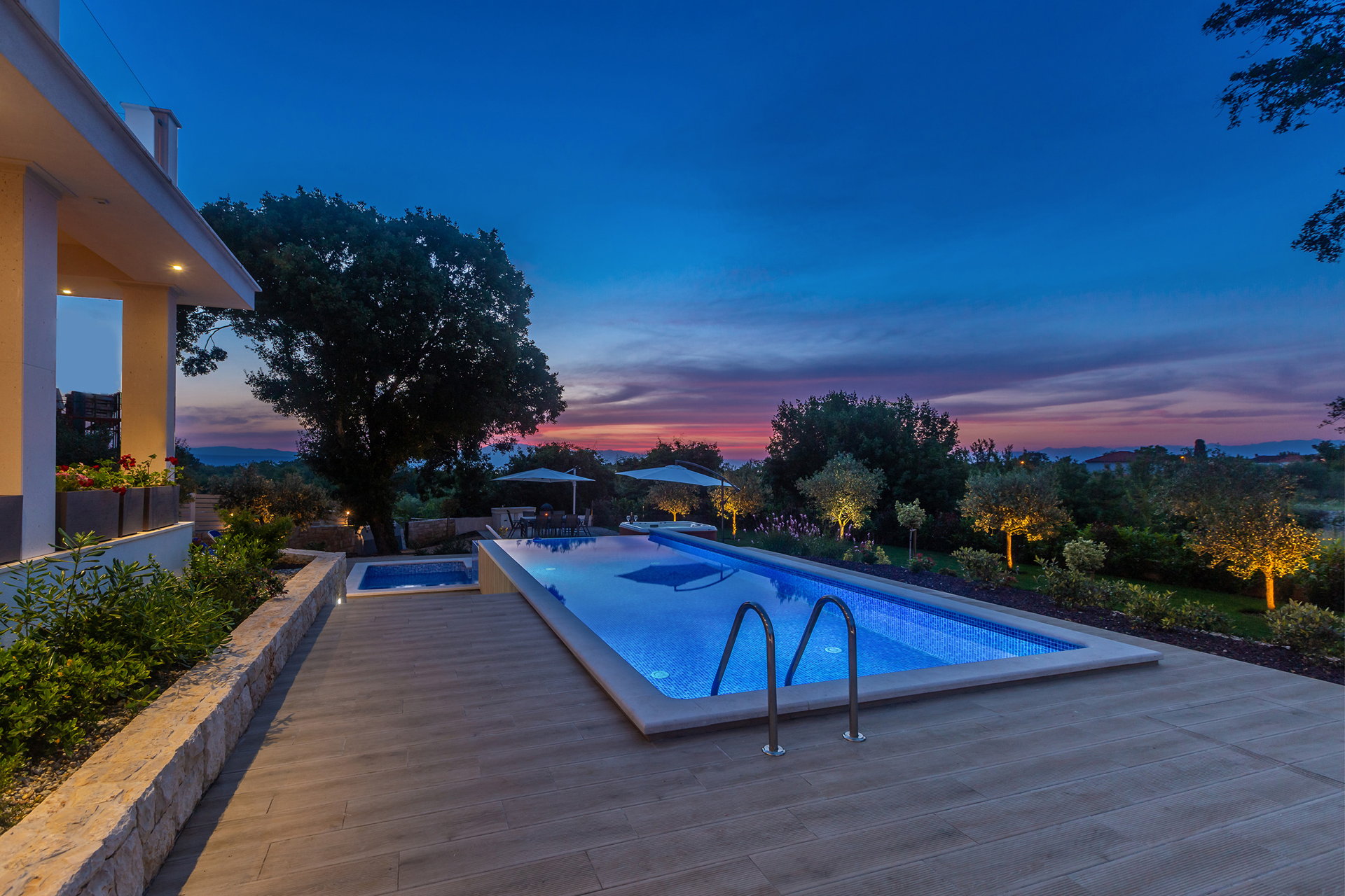 Luxury Villa Confidenza with Pool
