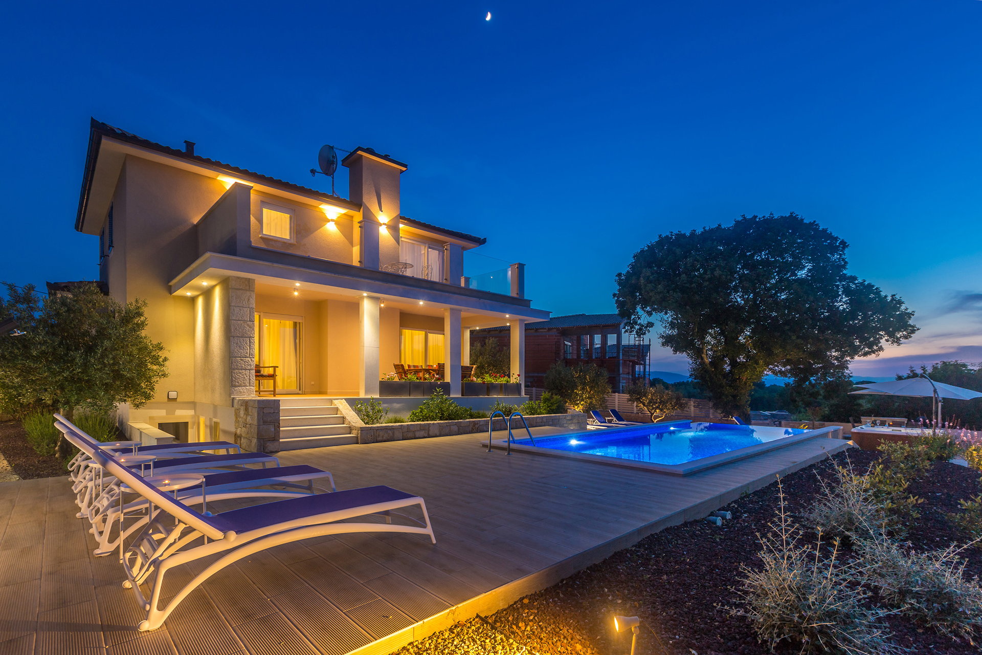 Luxury Villa Confidenza with Pool