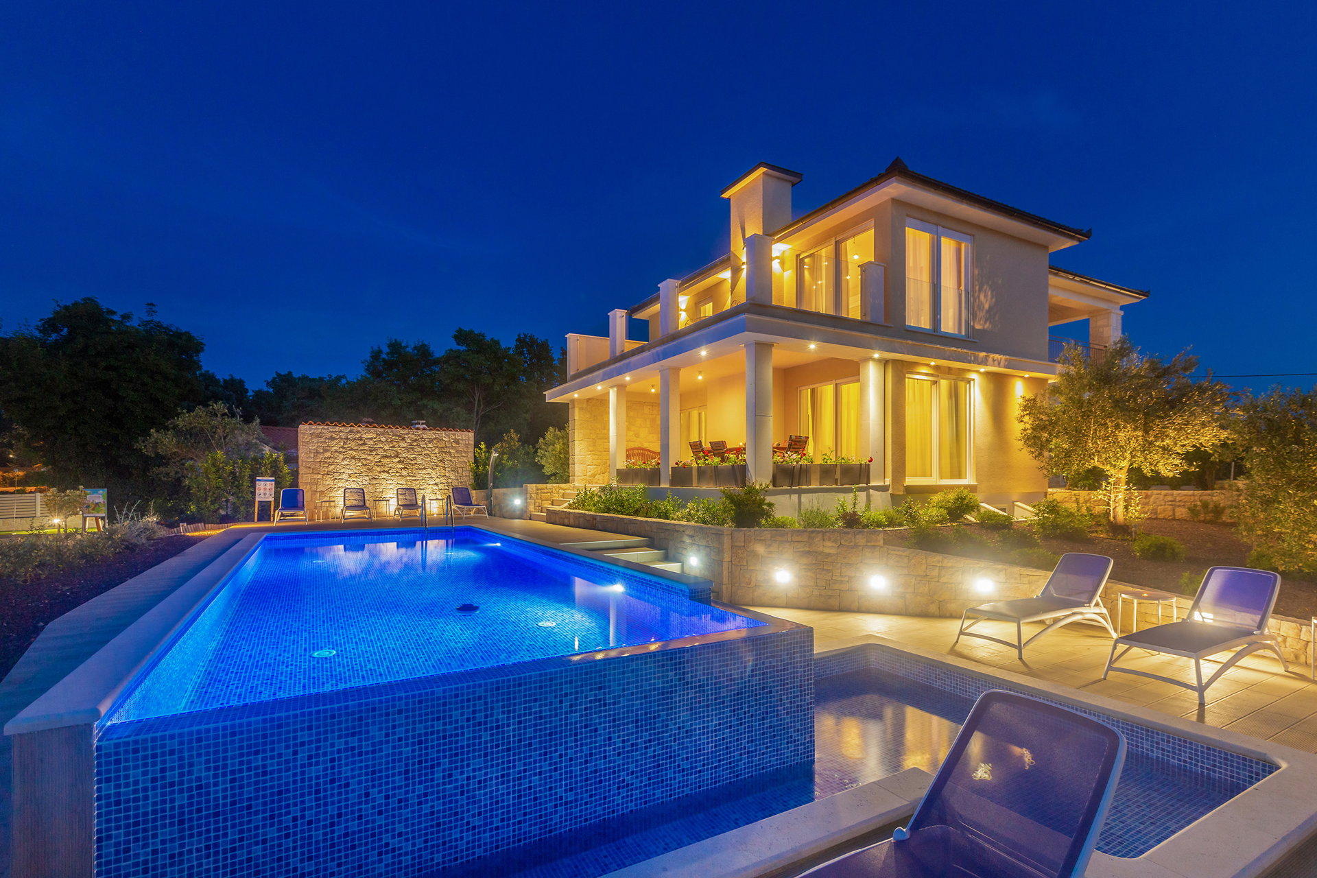 Luxury Villa Confidenza with Pool