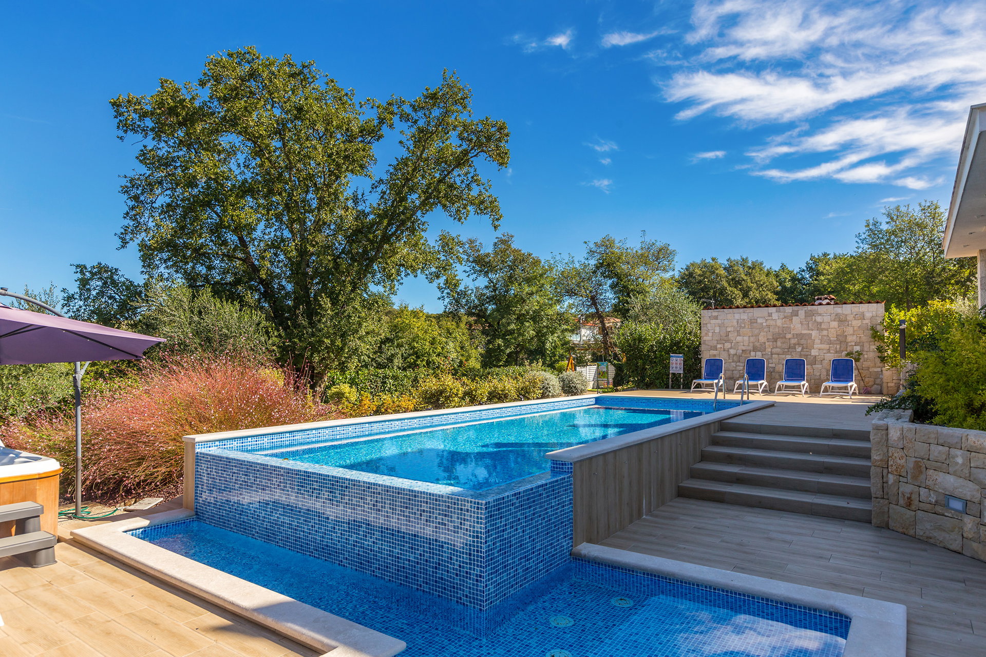 Luxury Villa Confidenza with Pool