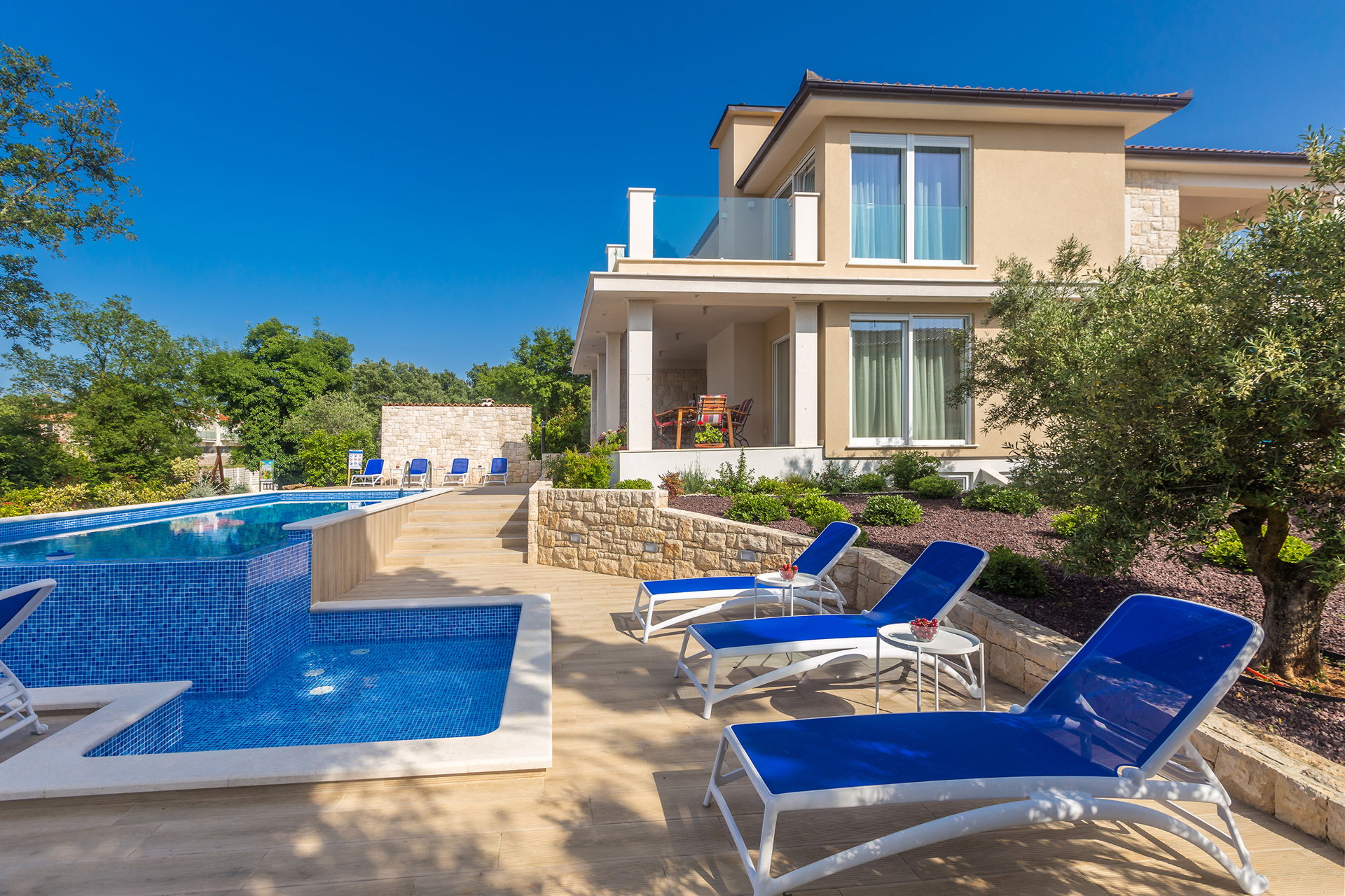 Luxury Villa Confidenza with Pool