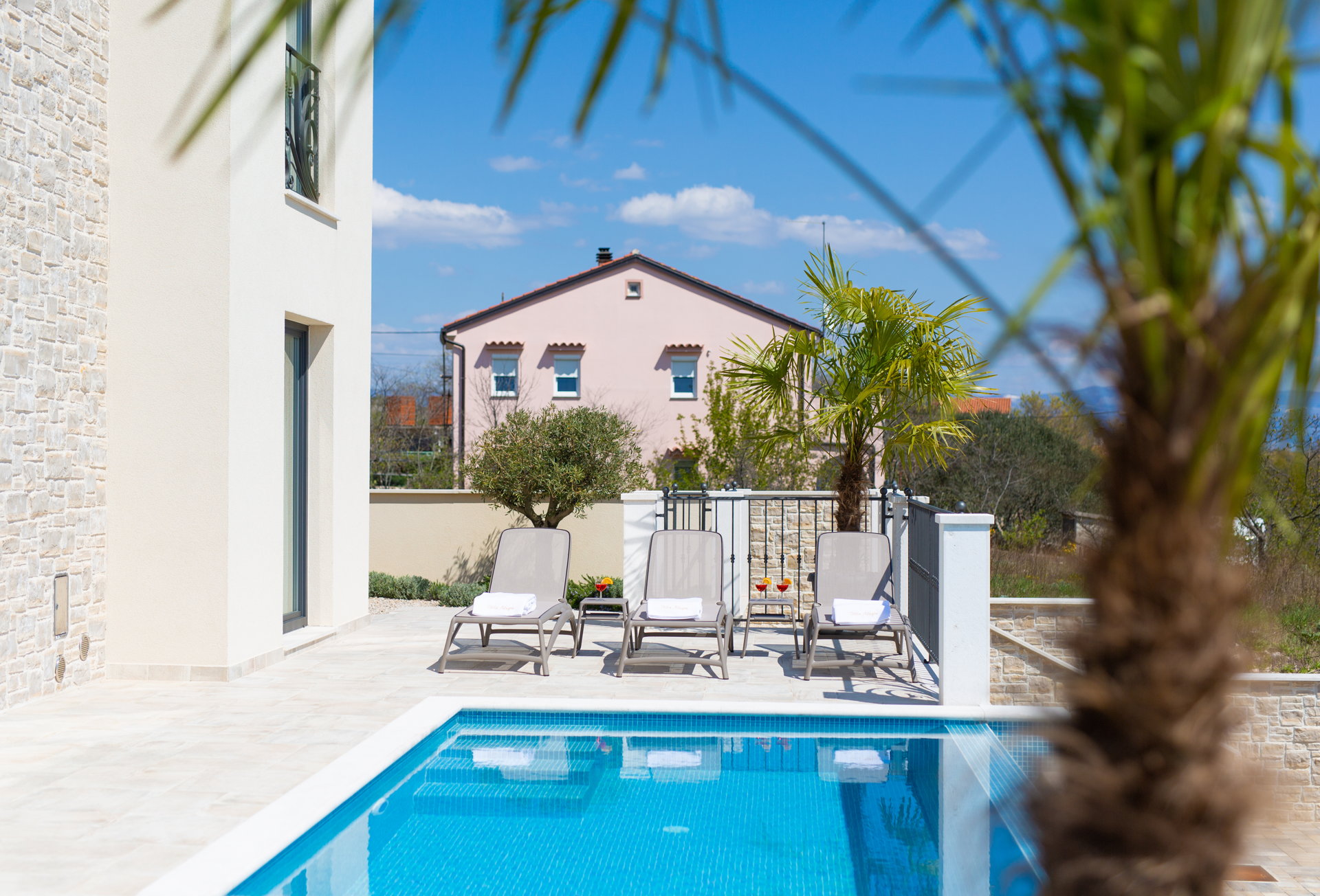 Villa Wisteria with Pool