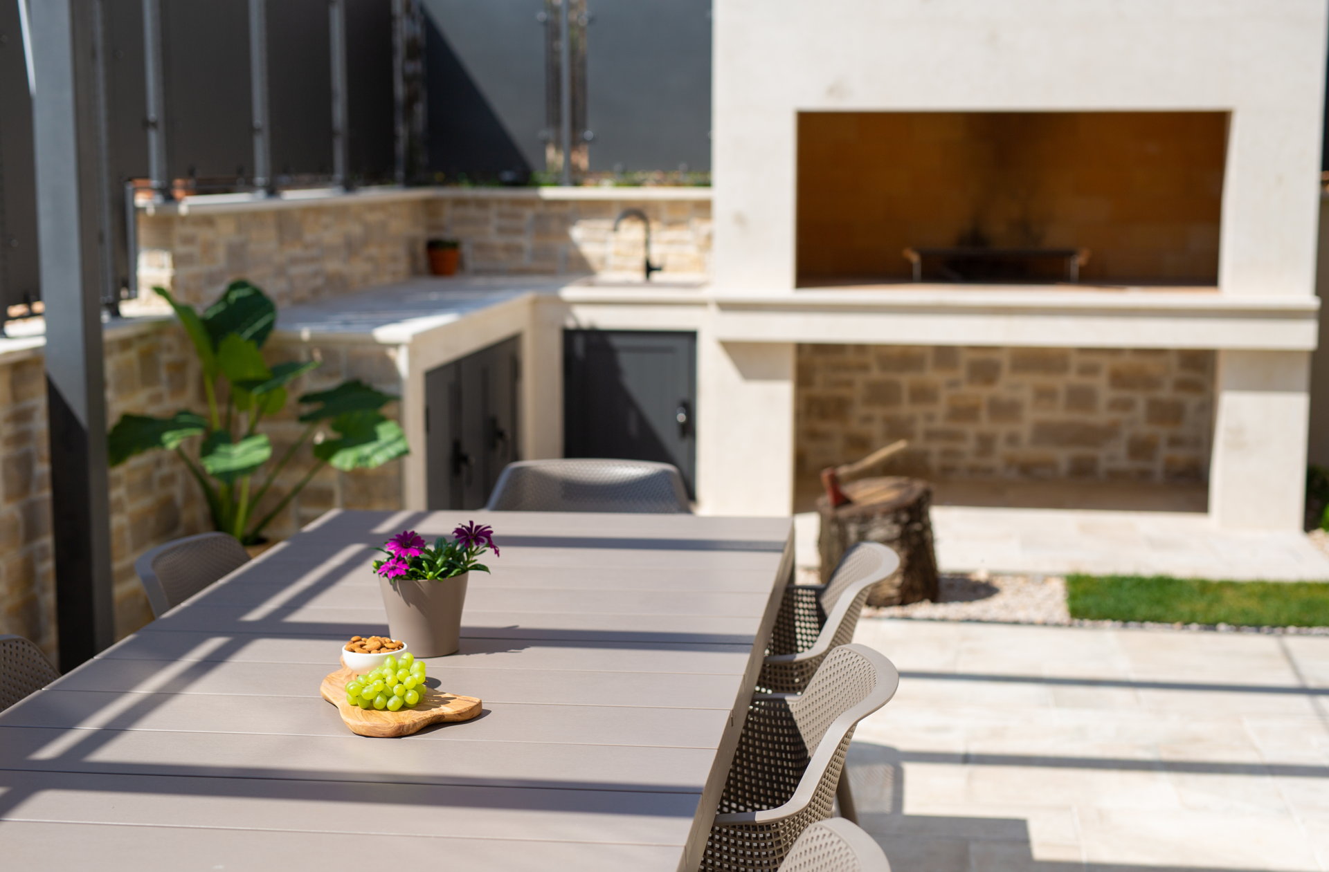 Villa Wisteria with Pool