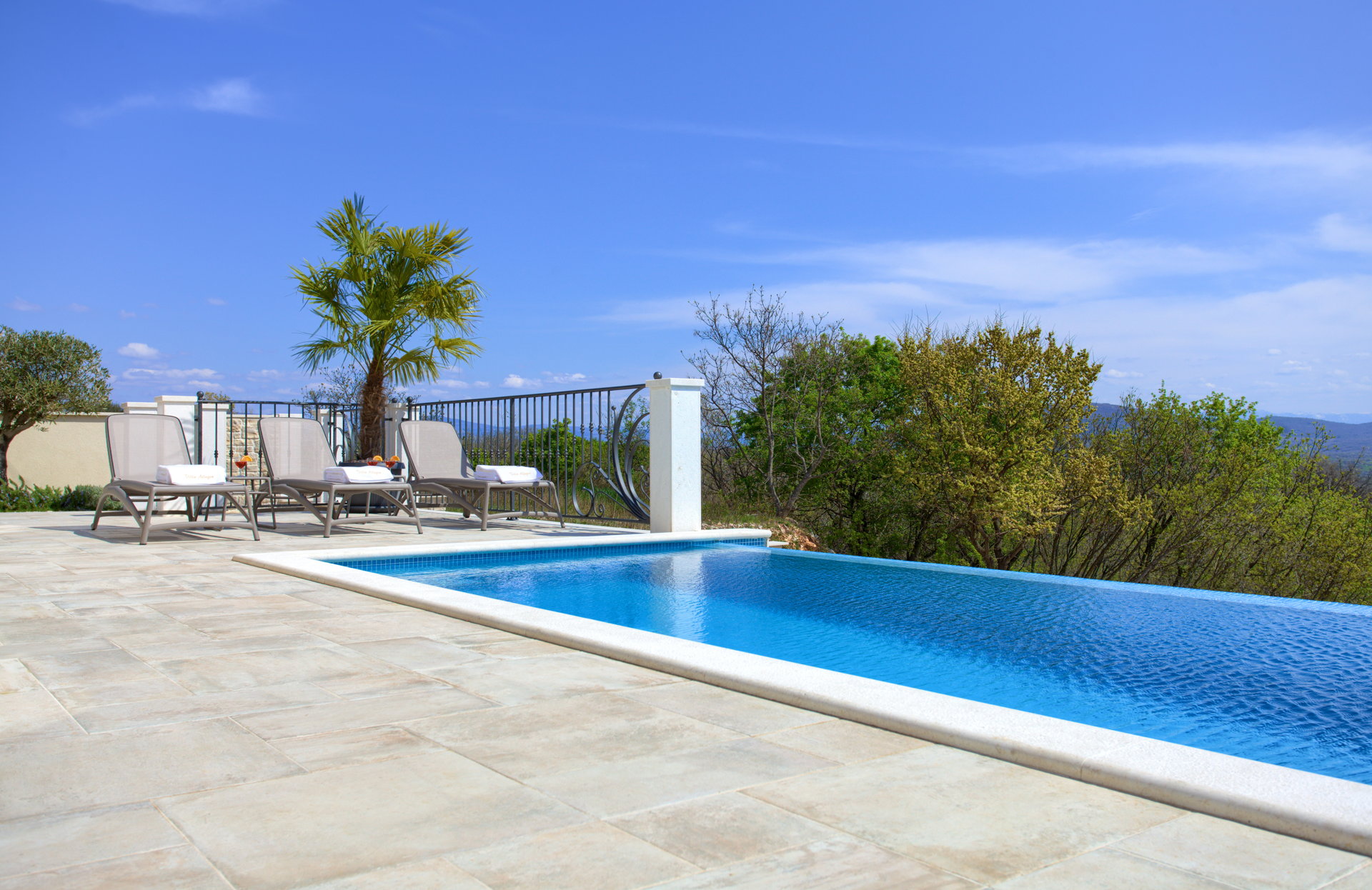 Villa Wisteria with Pool
