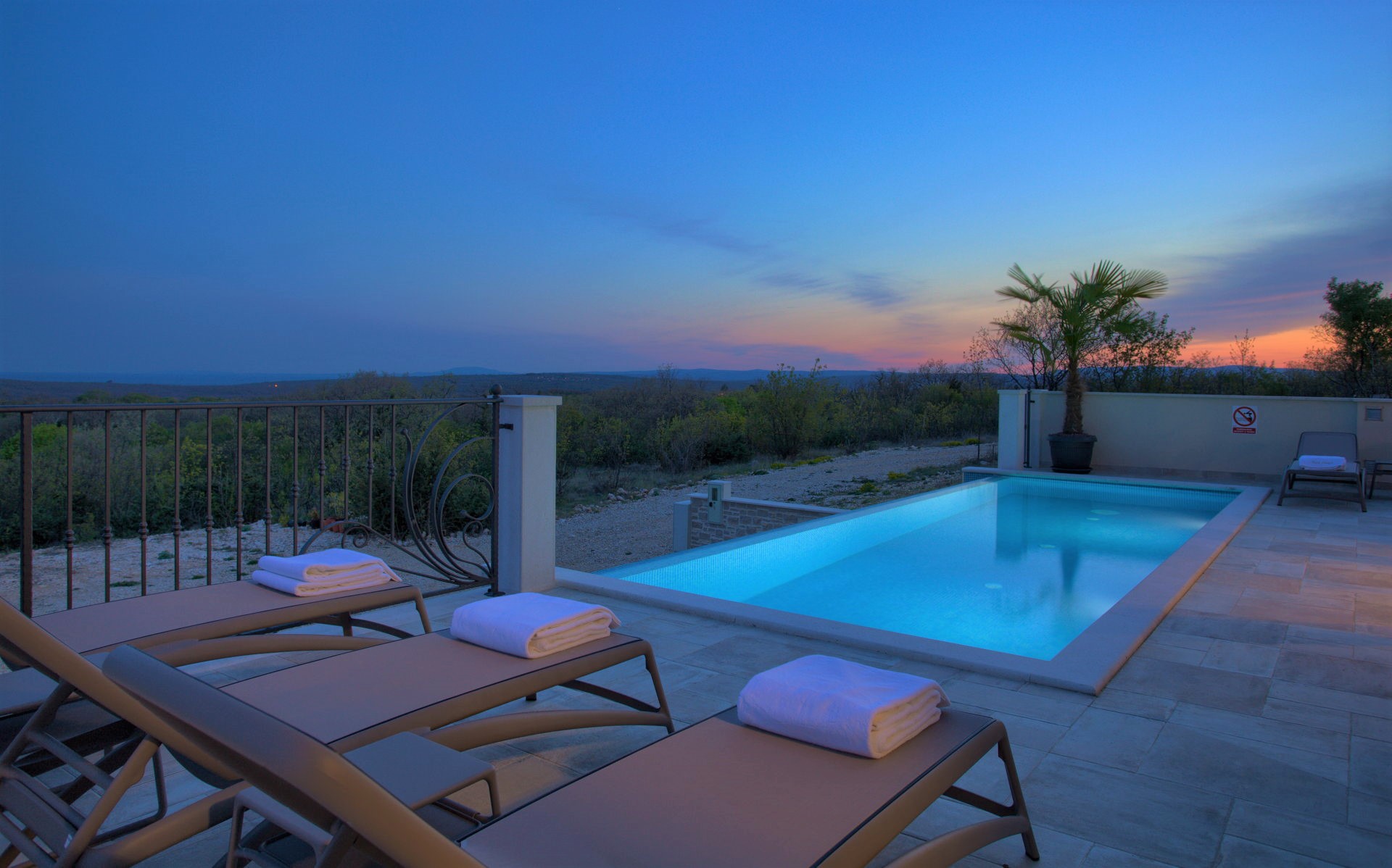 Villa Wisteria with Pool