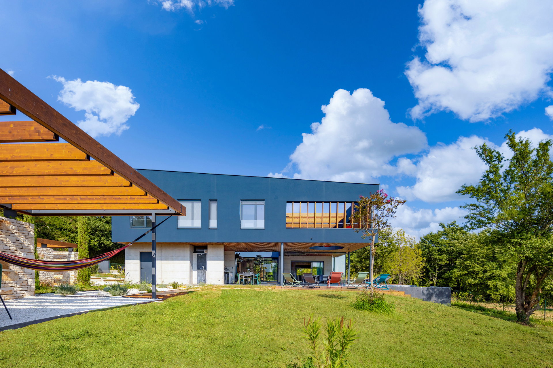 Luxury Villa Red Carpet with Pool