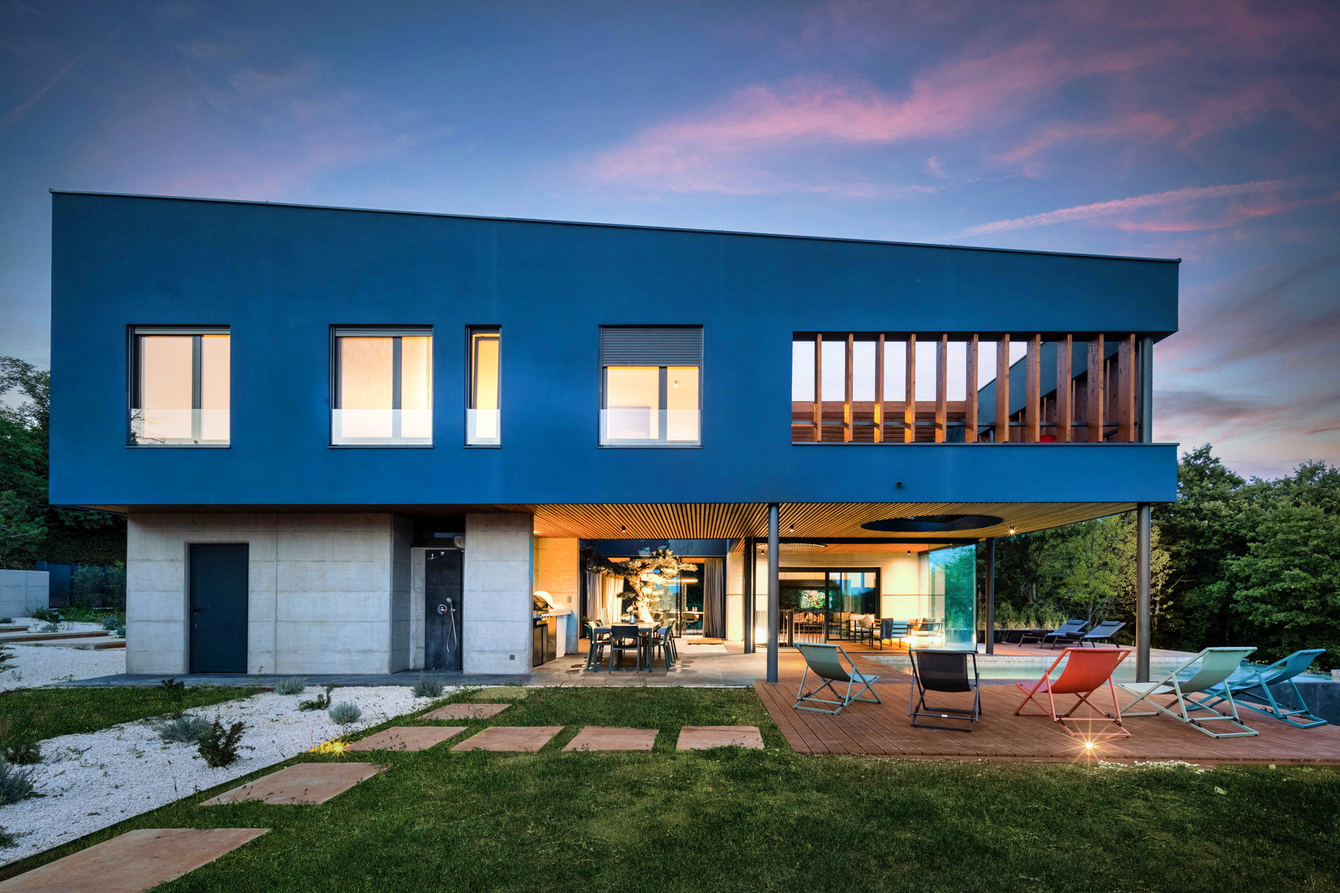 Luxury Villa Red Carpet with Pool