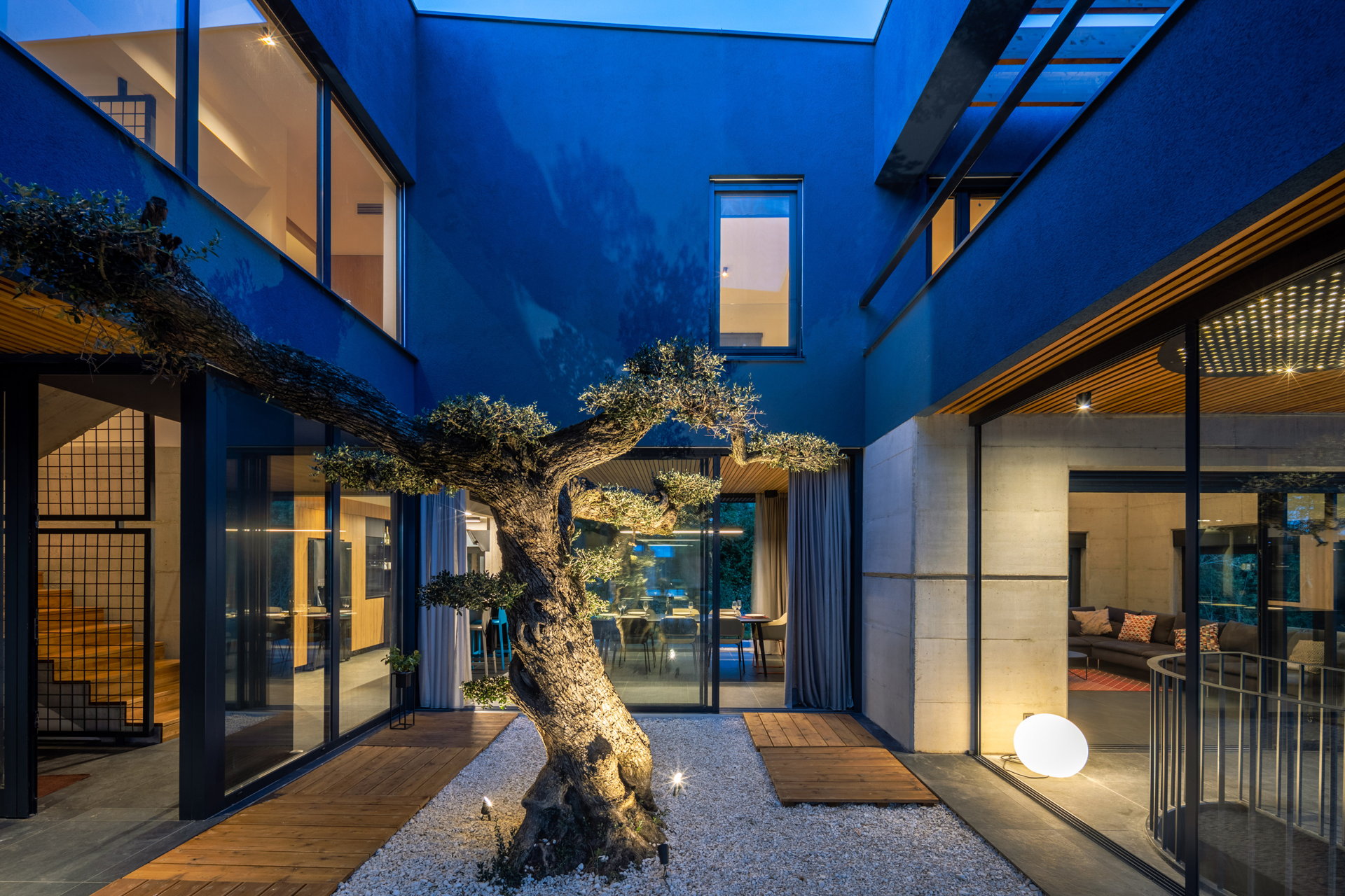 Luxury Villa Red Carpet with Pool