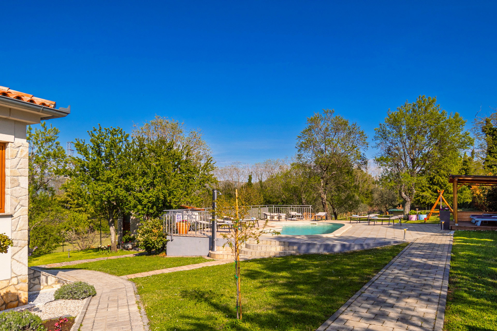 Holiday Home Flores with Pool