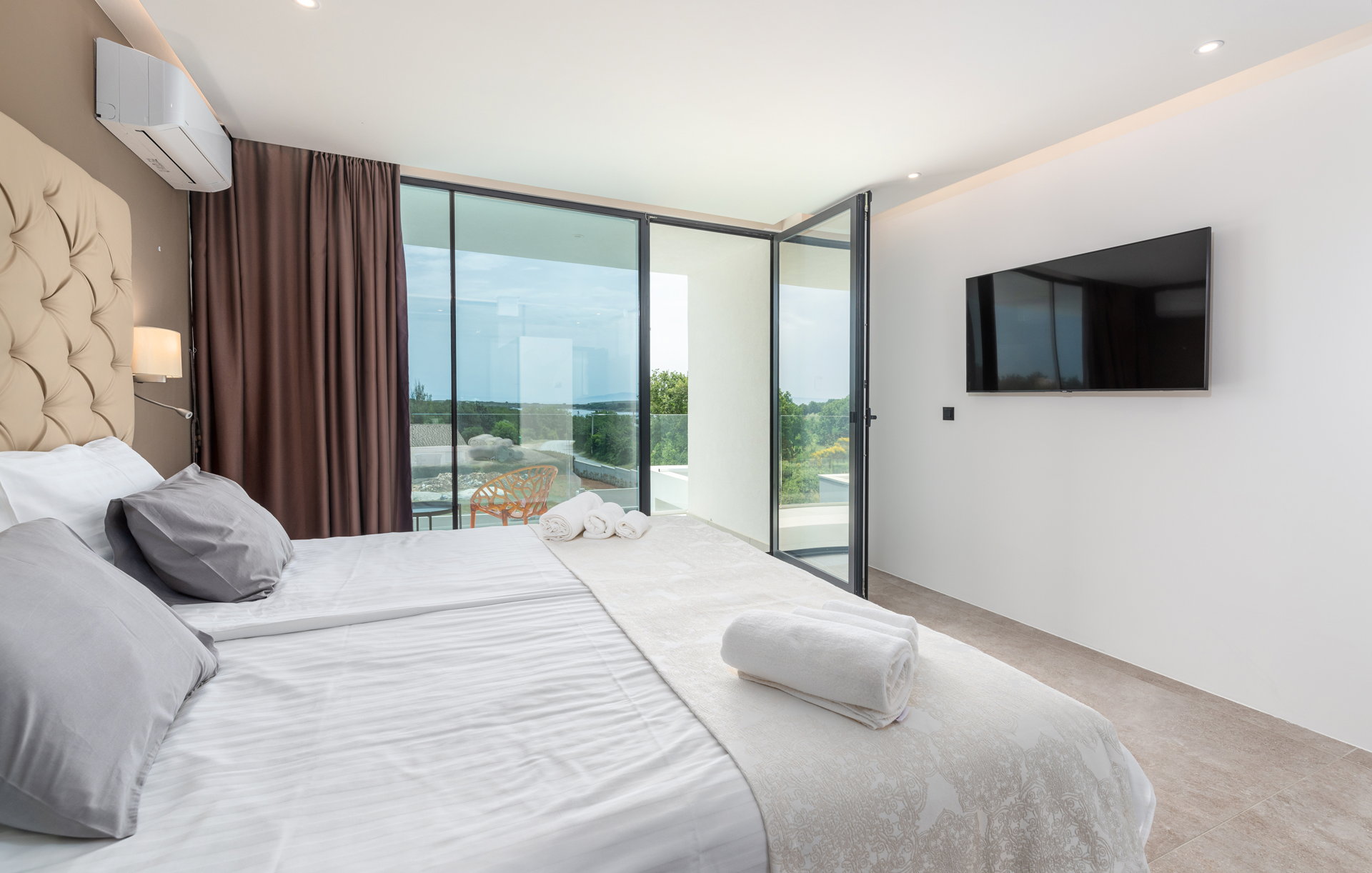 Luxury Villa Borealis with Pool