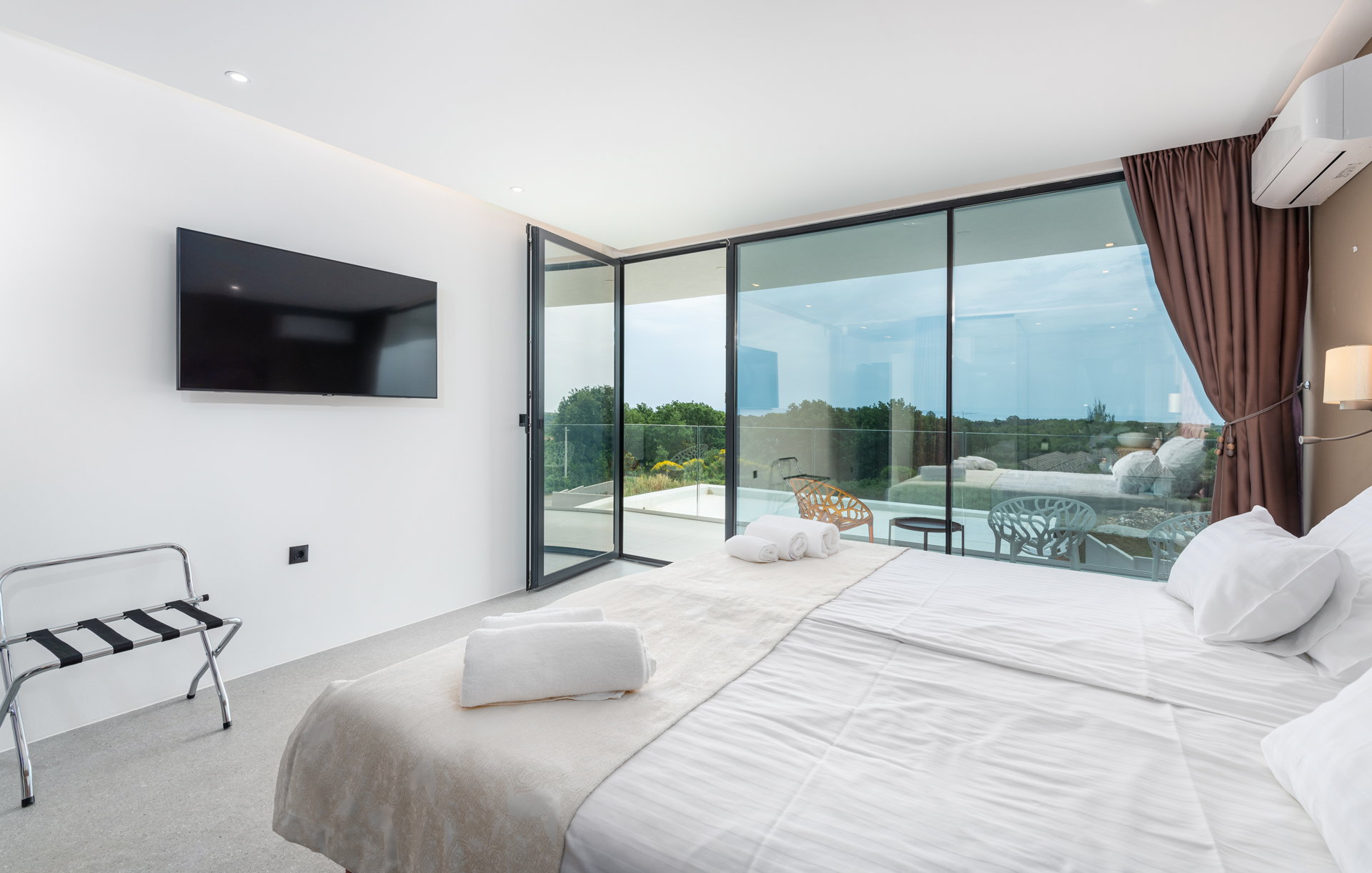 Luxury Villa Borealis with Pool