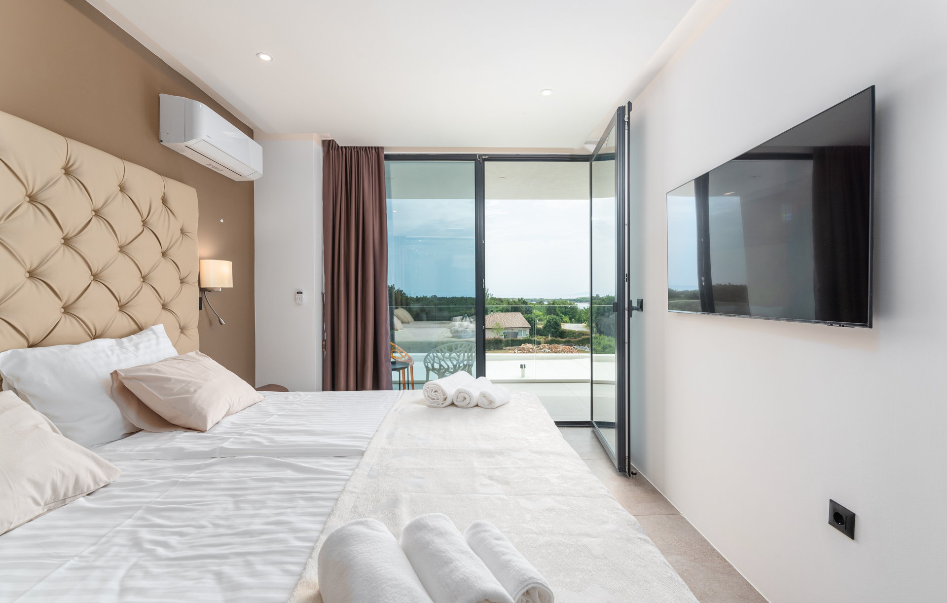 Luxury Villa Borealis with Pool