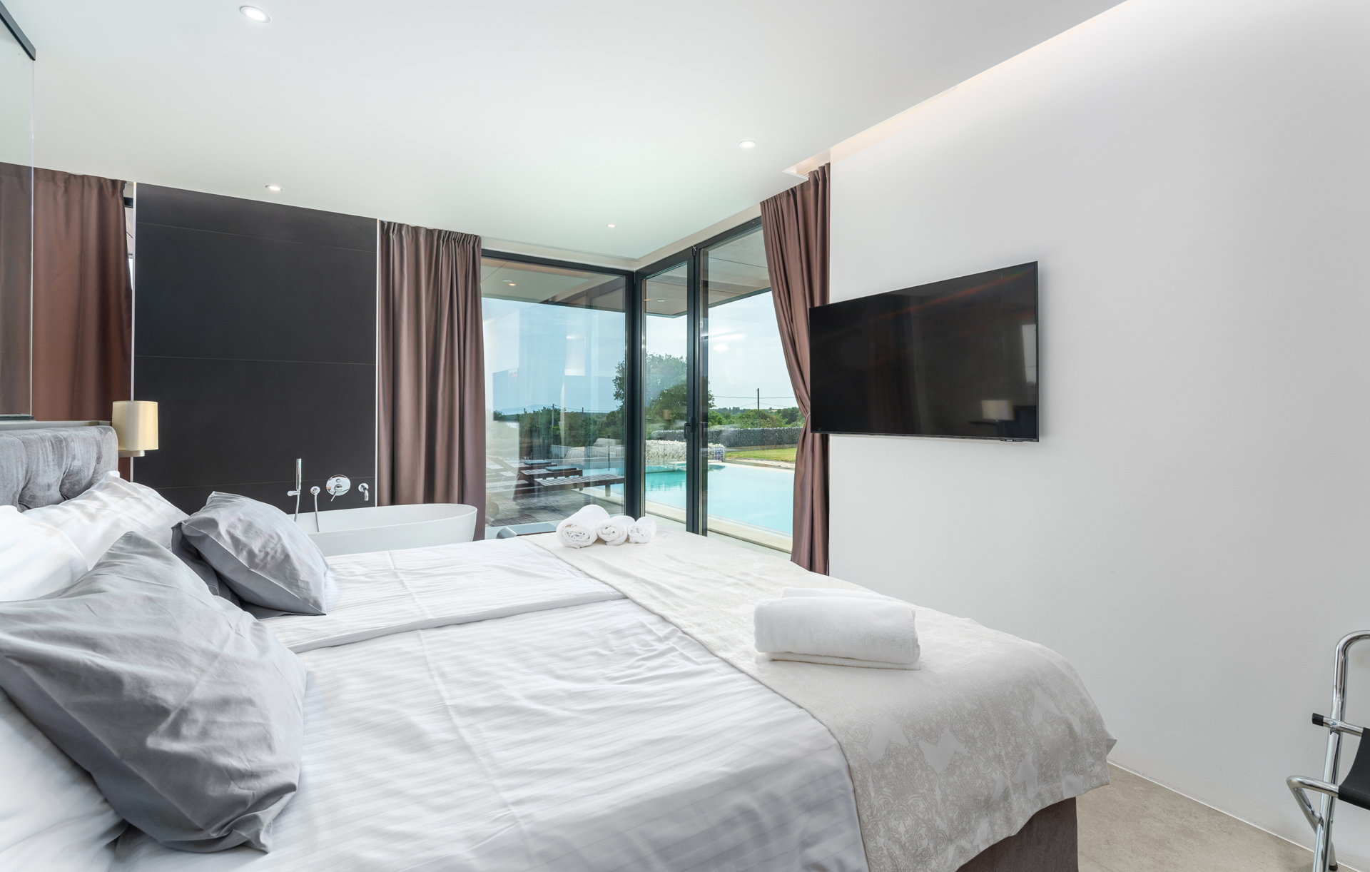 Luxury Villa Borealis with Pool