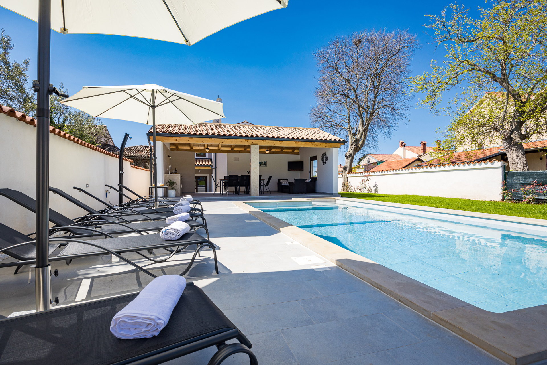 Holiday Home Dandelion with Pool
