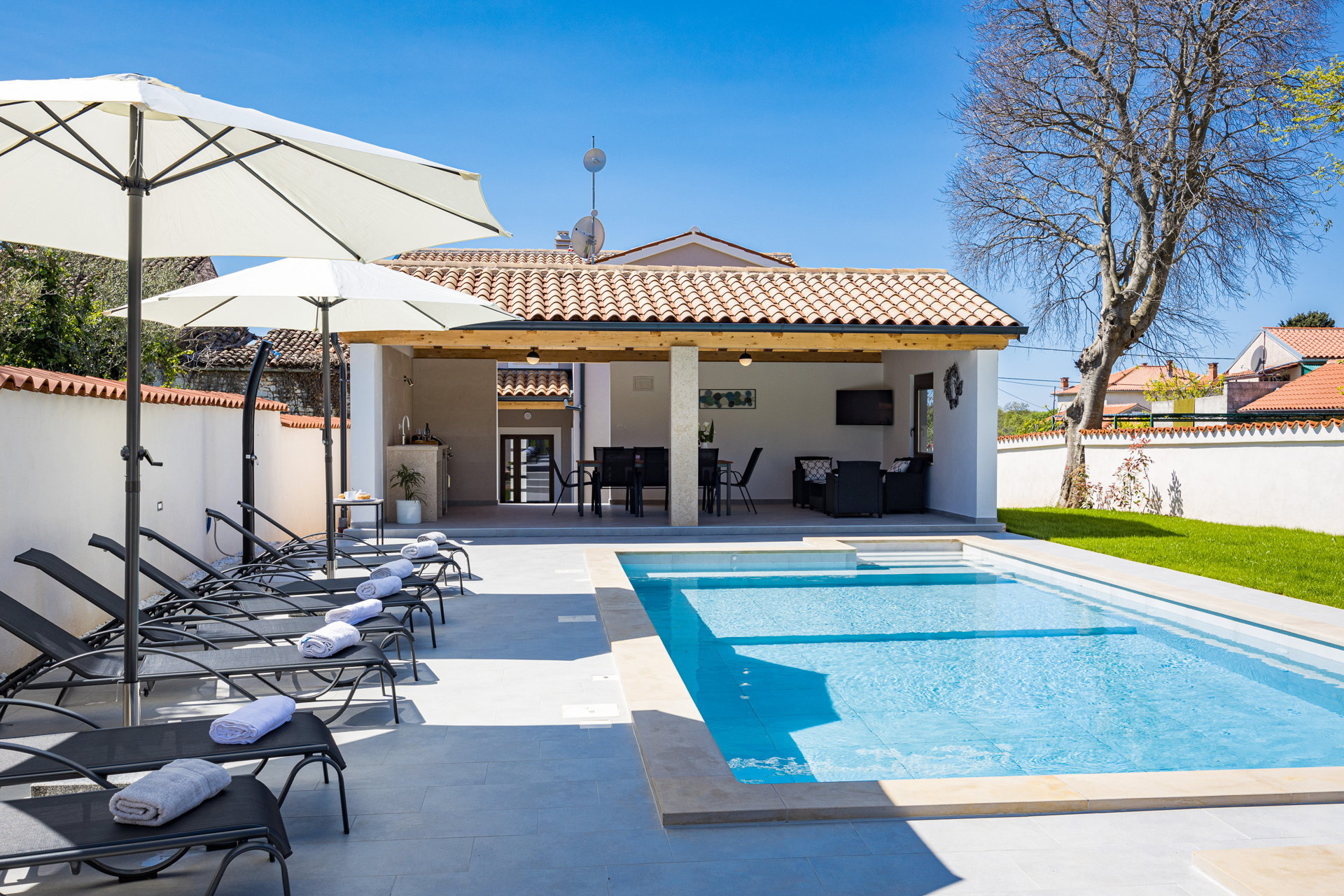 Holiday Home Dandelion with Pool