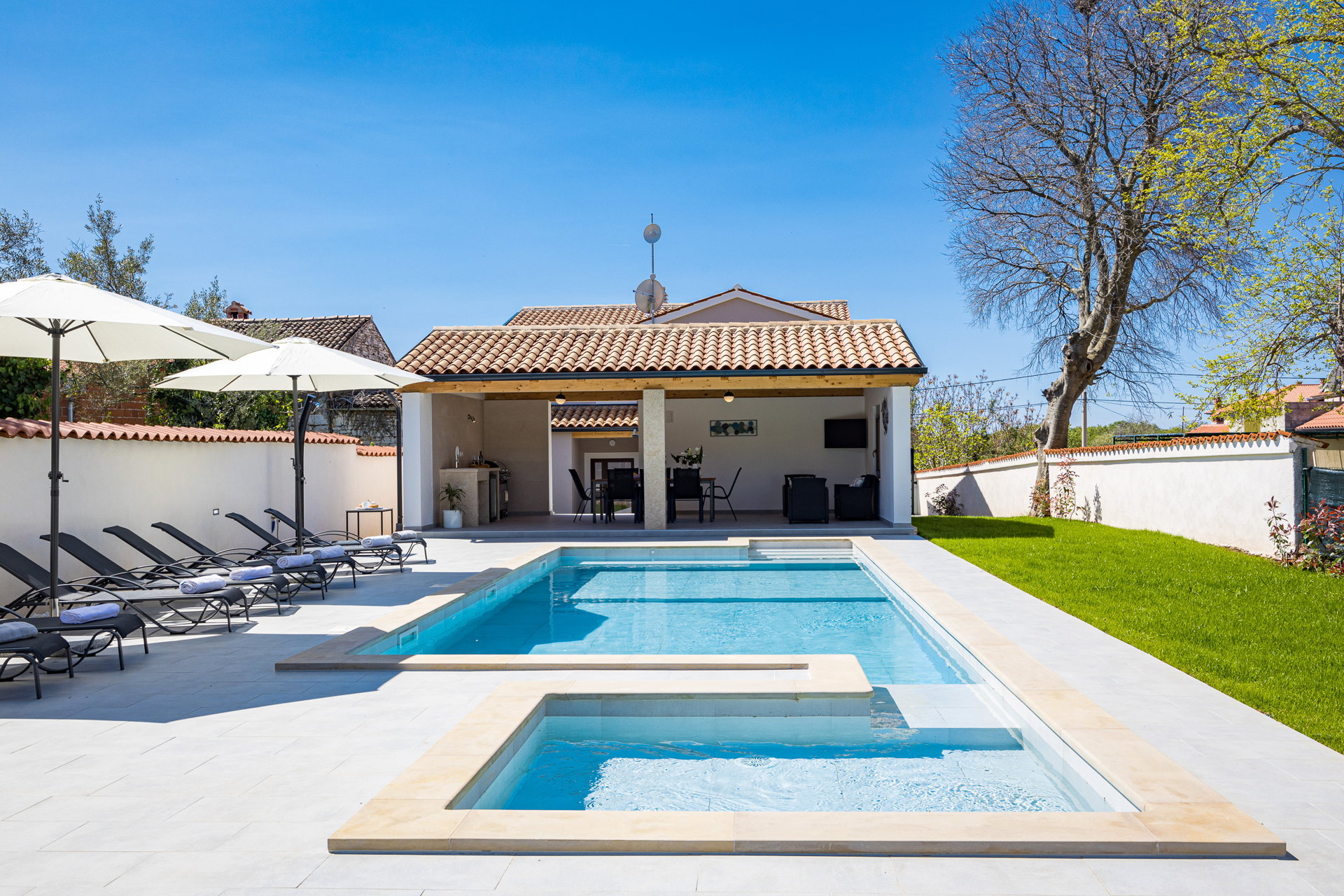 Holiday Home Dandelion with Pool