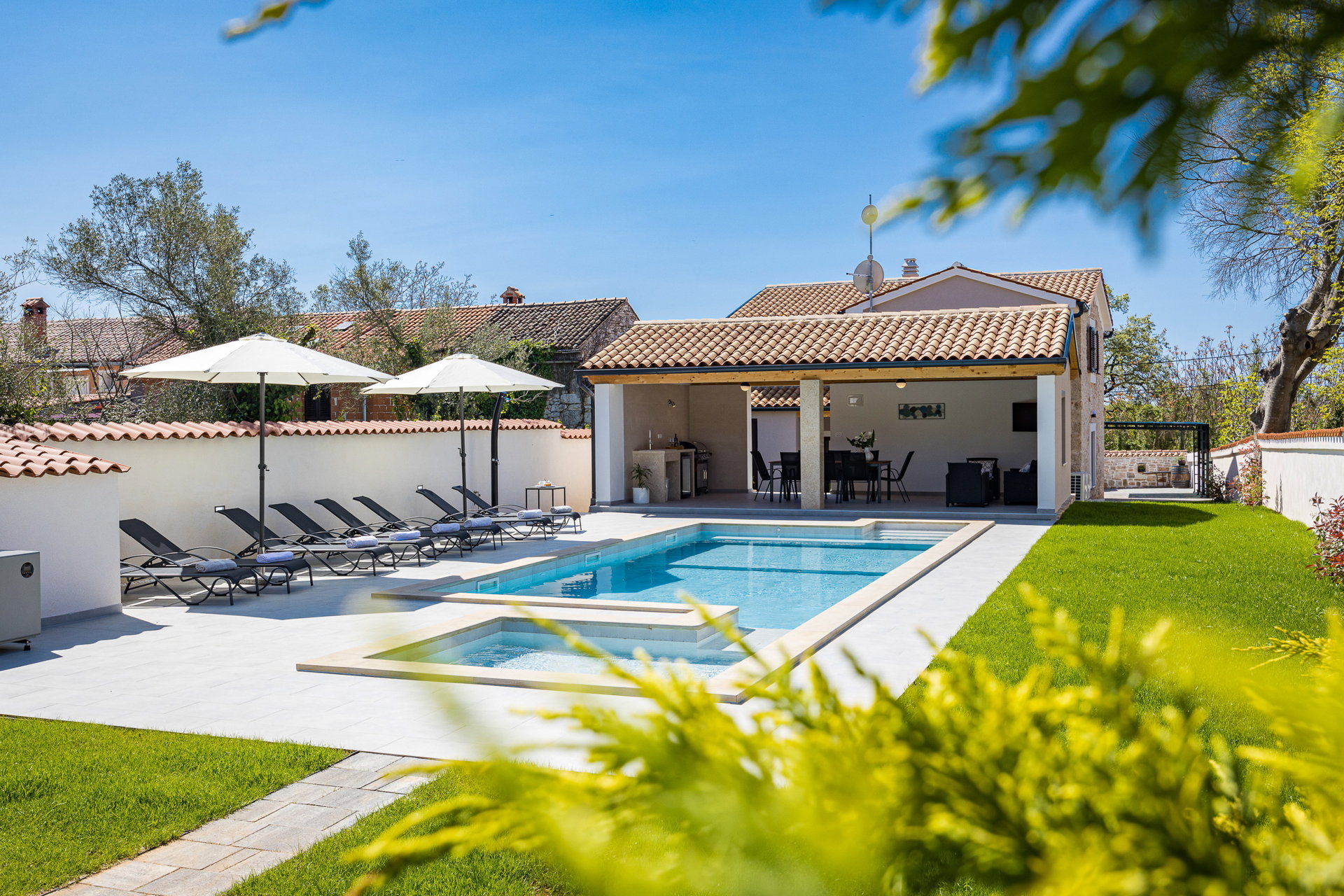 Holiday Home Dandelion with Pool