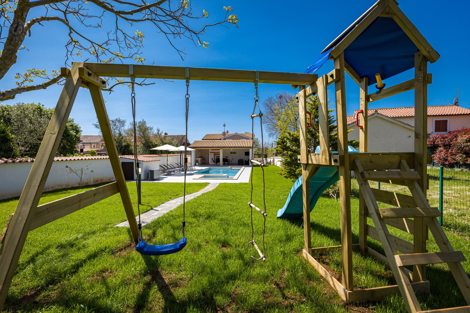 Holiday Home Dandelion with Pool