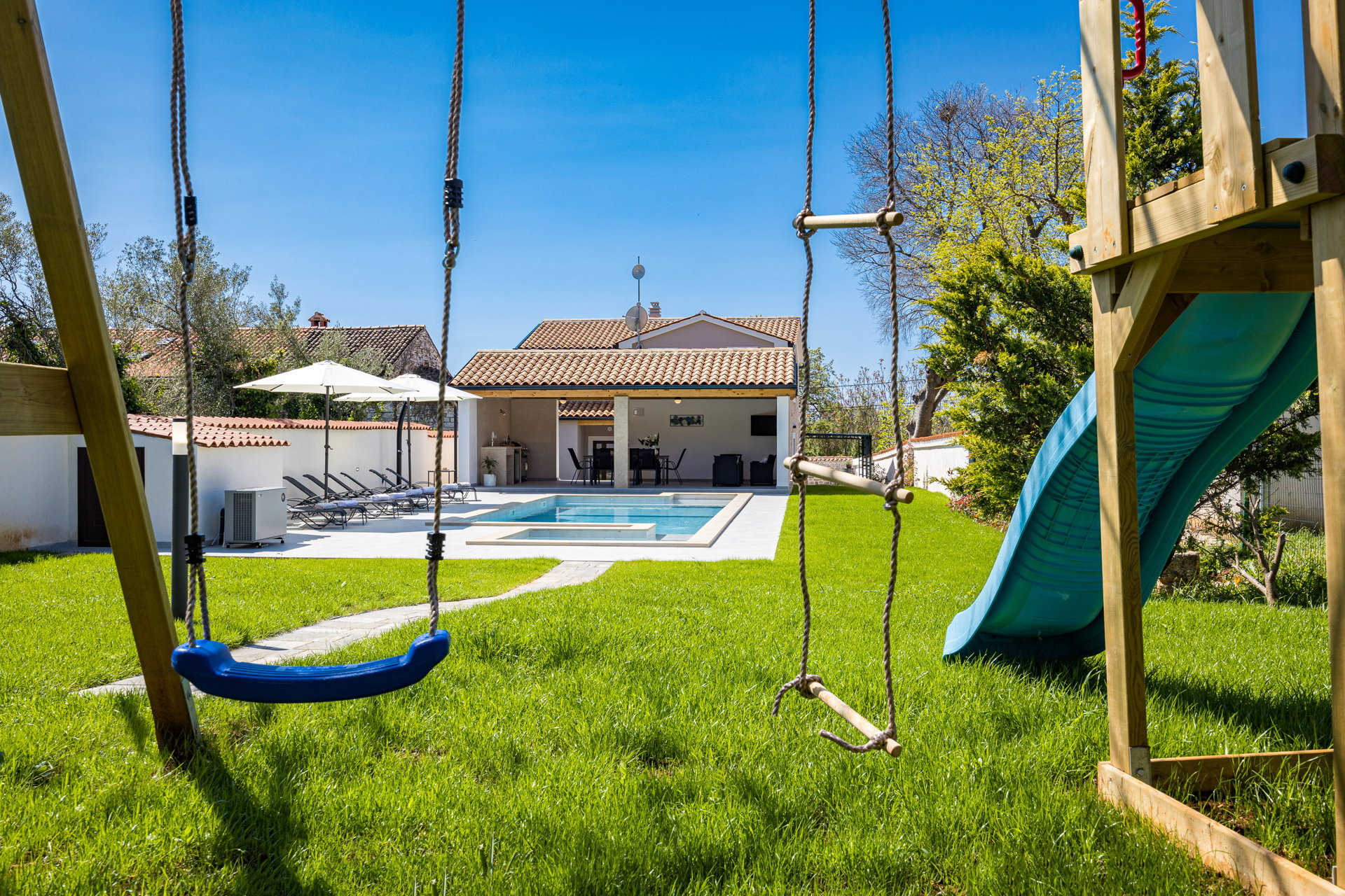 Holiday Home Dandelion with Pool