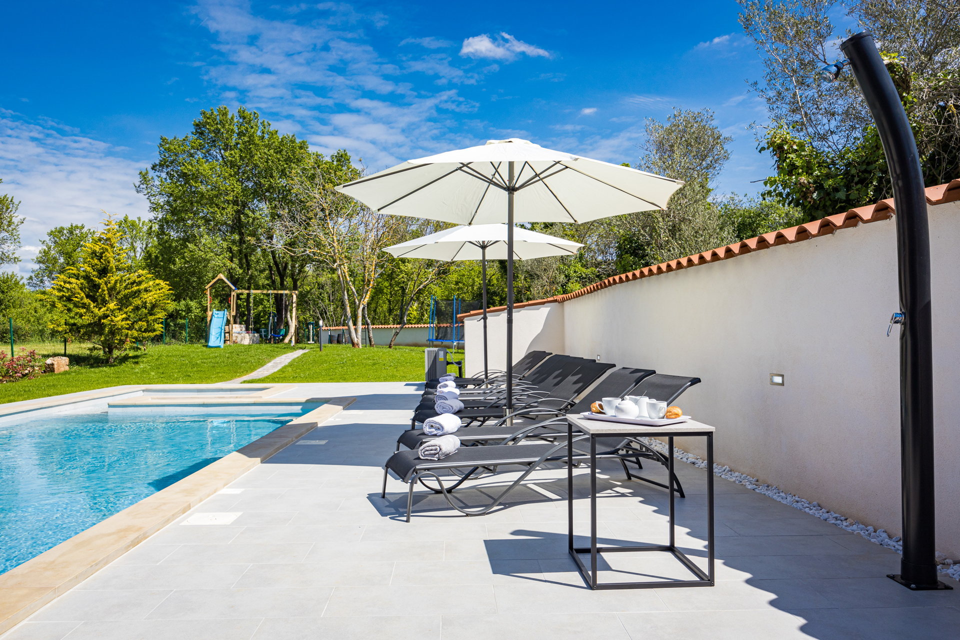 Holiday Home Dandelion with Pool