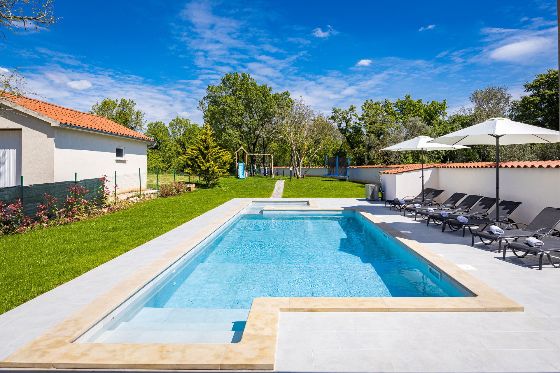 Holiday Home Dandelion with Pool