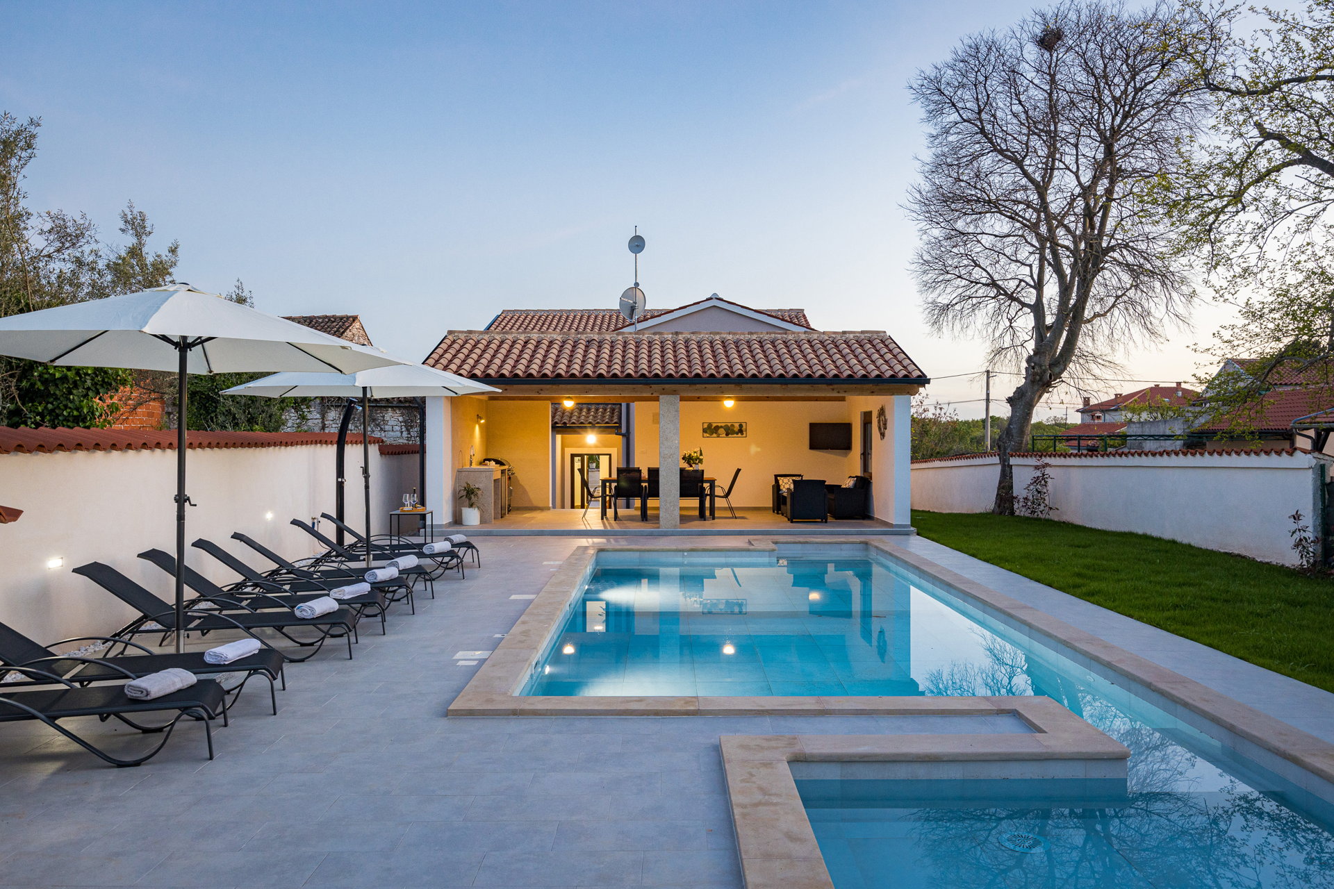 Holiday Home Dandelion with Pool