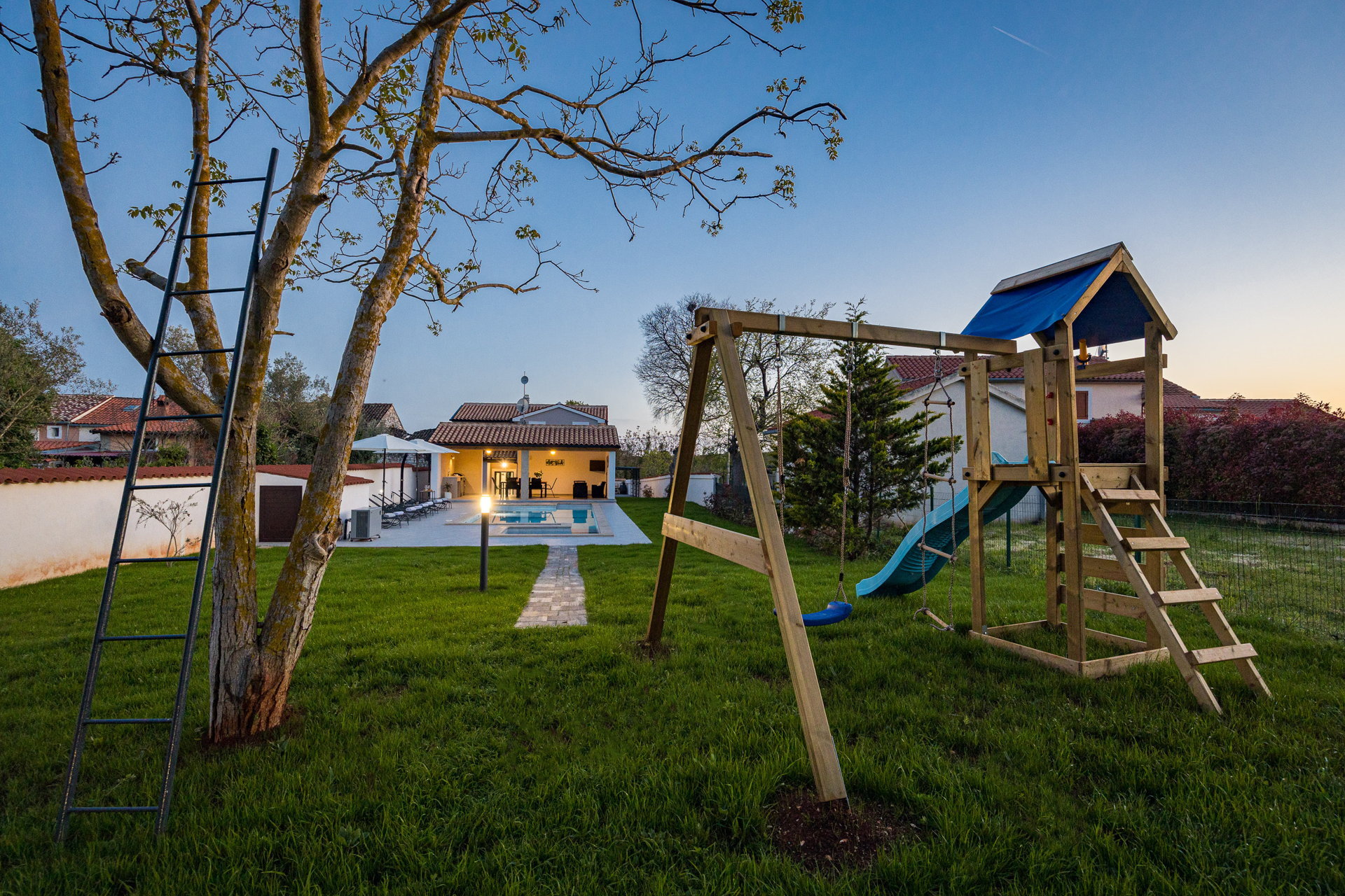 Holiday Home Dandelion with Pool