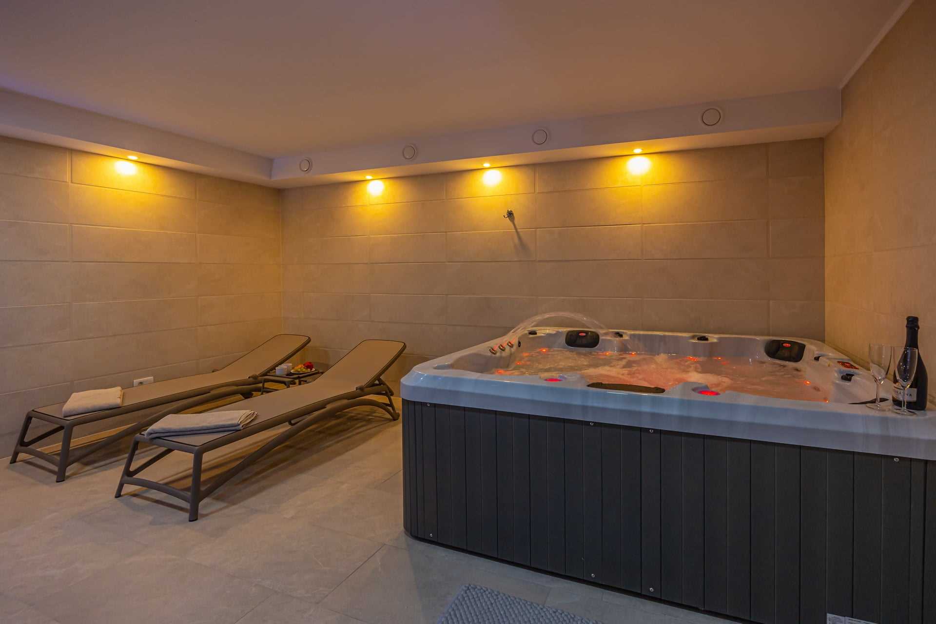 Villa Pietra Azzura with Pool