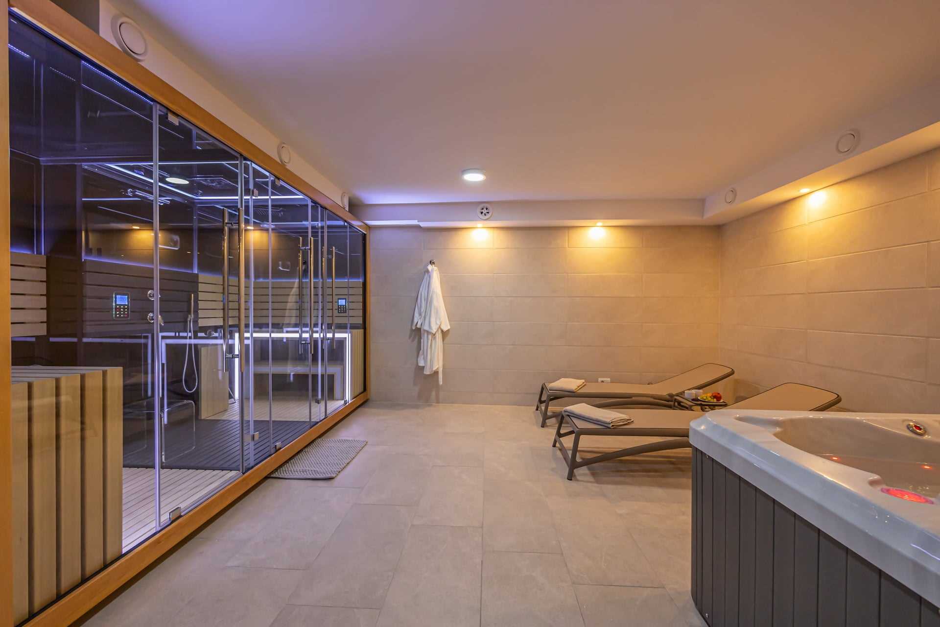 Villa Pietra Azzura with Pool