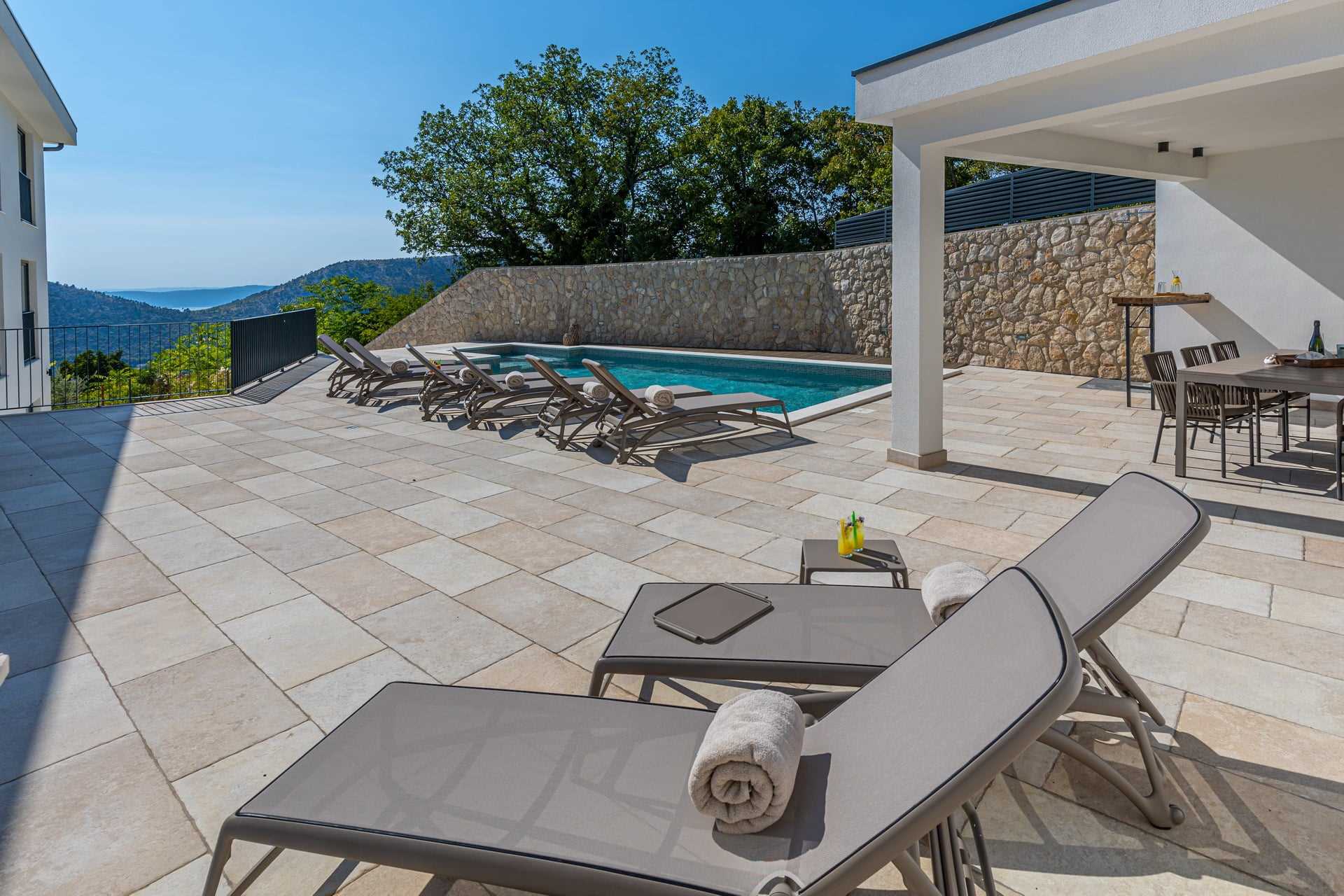 Villa Pietra Azzura with Pool