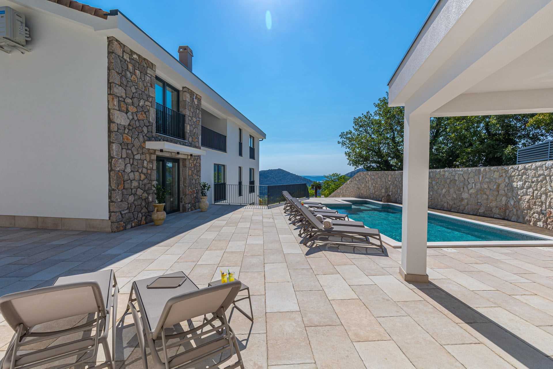 Villa Pietra Azzura with Pool