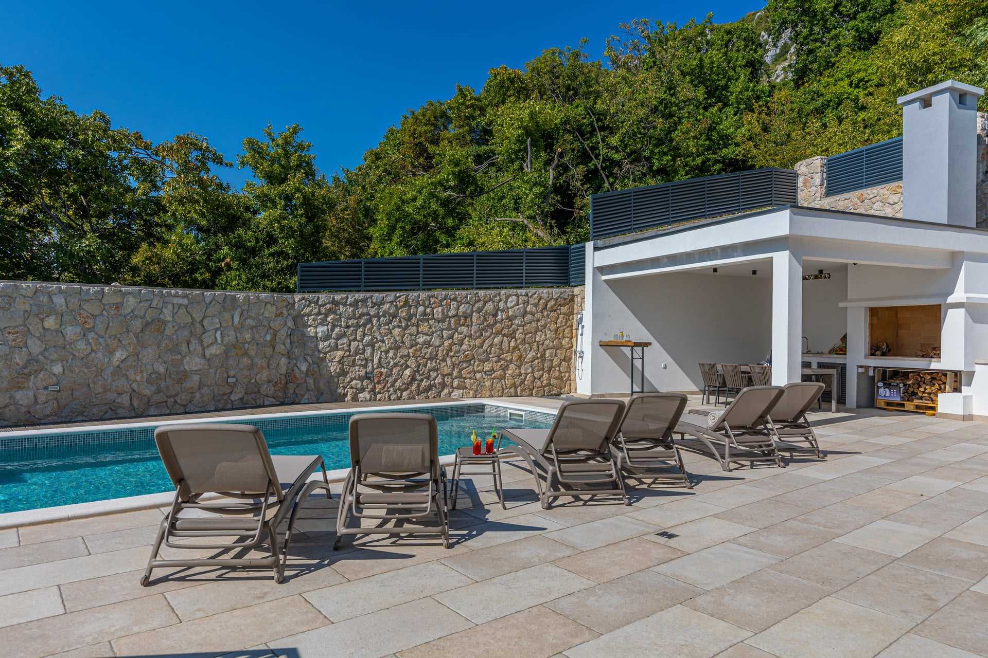 Villa Pietra Azzura with Pool