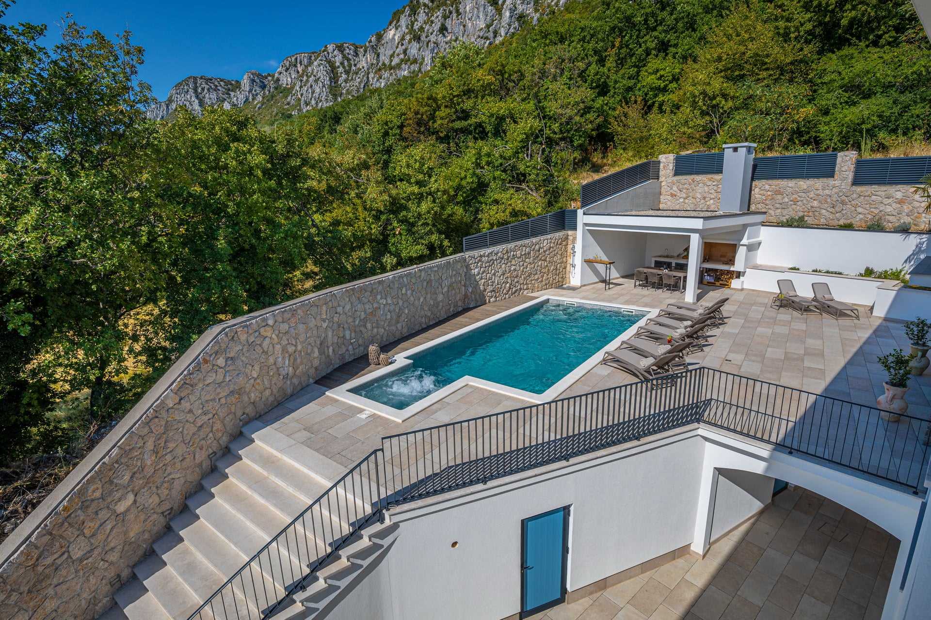 Villa Pietra Azzura with Pool
