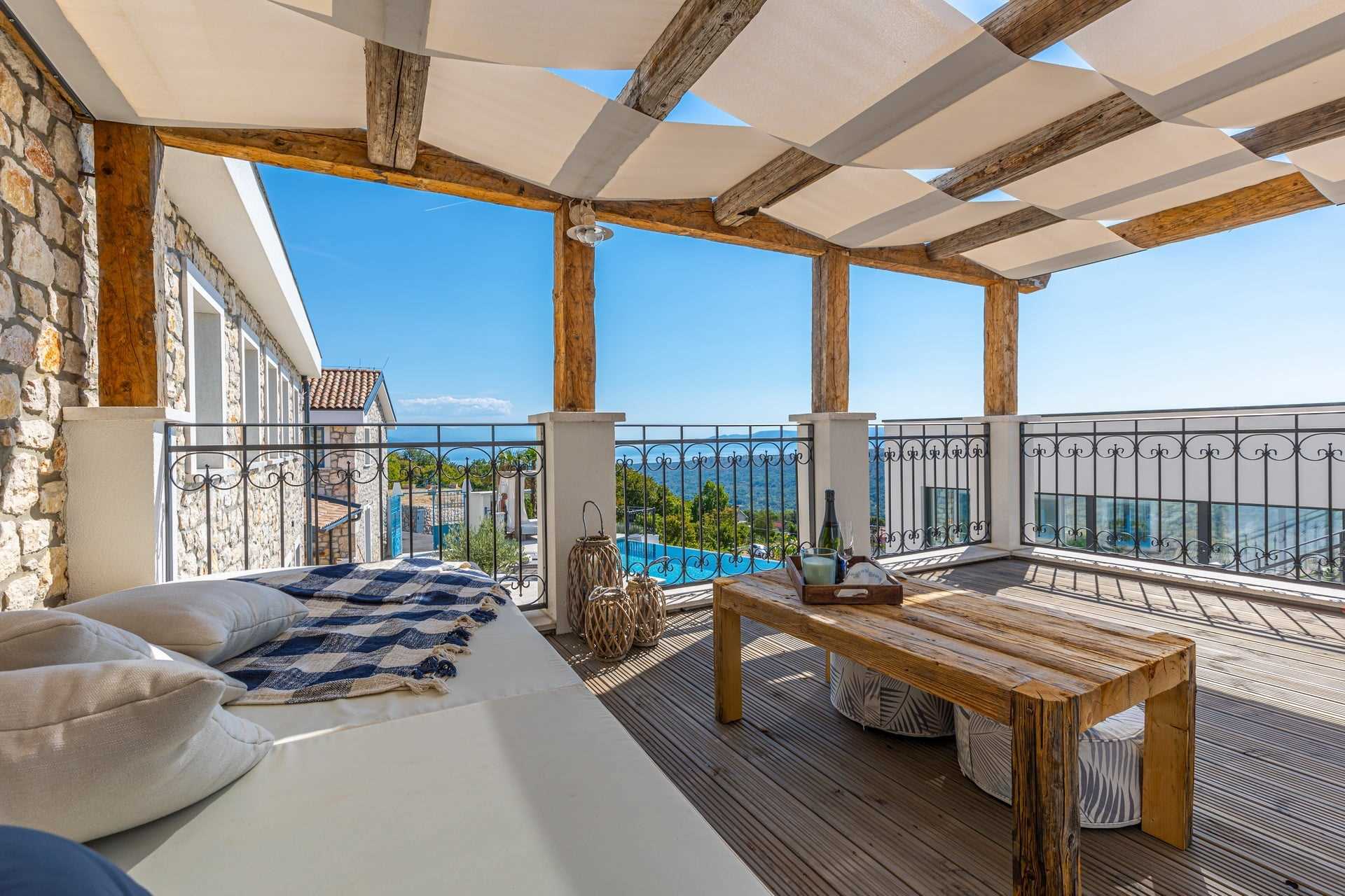 Villa Pietra Celeste with Pool