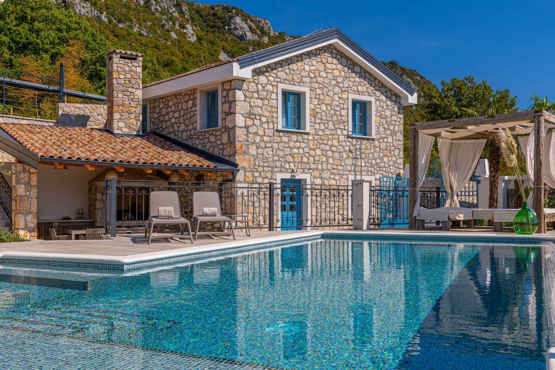 Villa Pietra Celeste with Pool