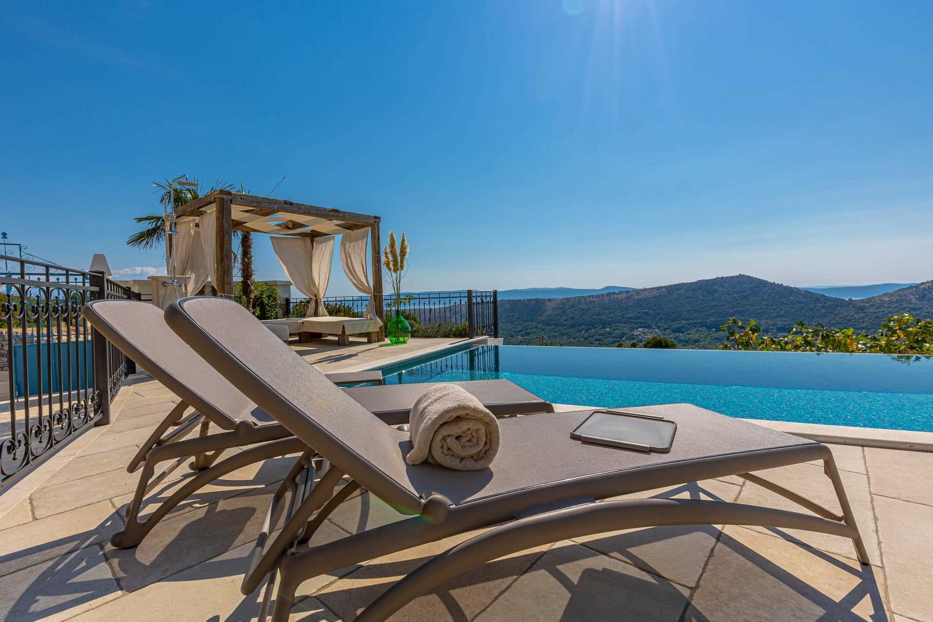Villa Pietra Celeste with Pool