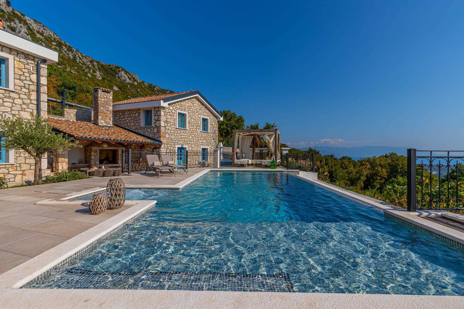 Villa Pietra Celeste with Pool