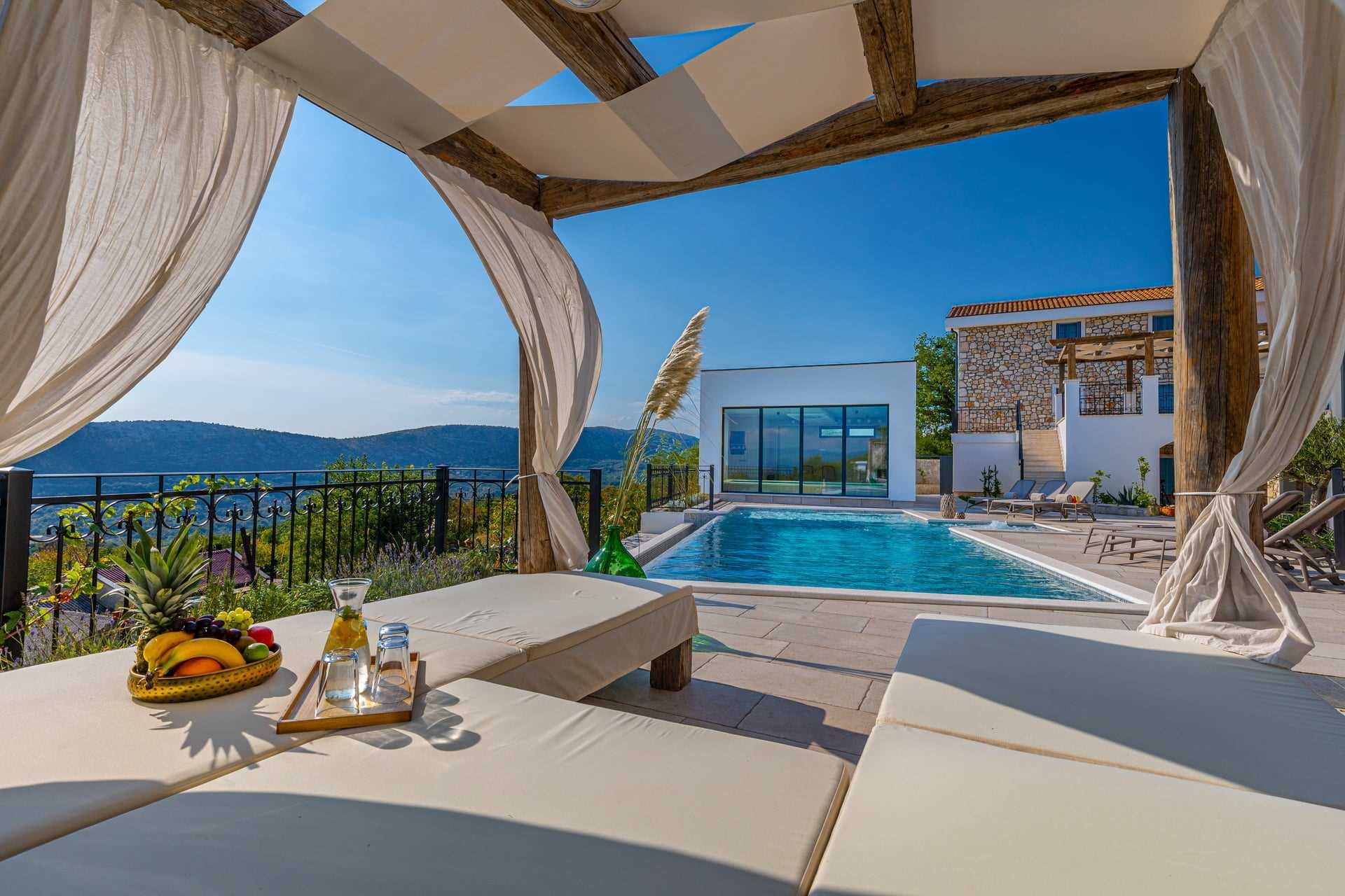 Villa Pietra Celeste with Pool