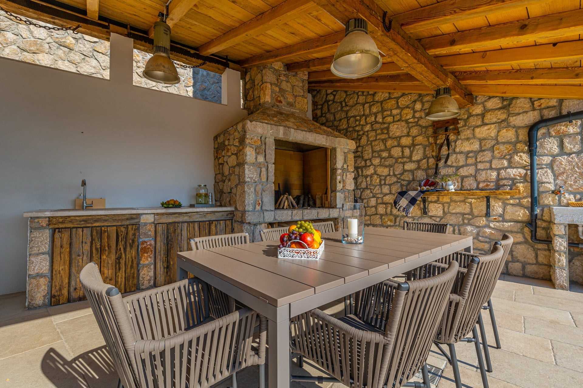 Villa Pietra Celeste with Pool