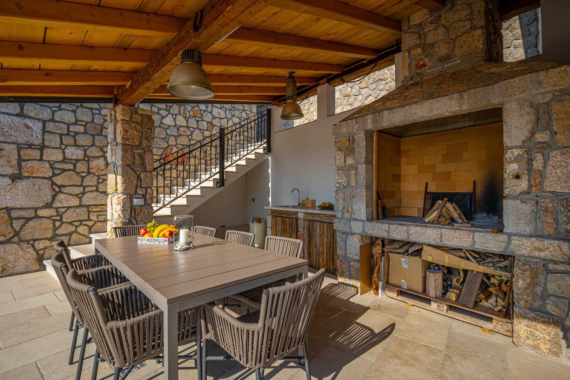 Villa Pietra Celeste with Pool