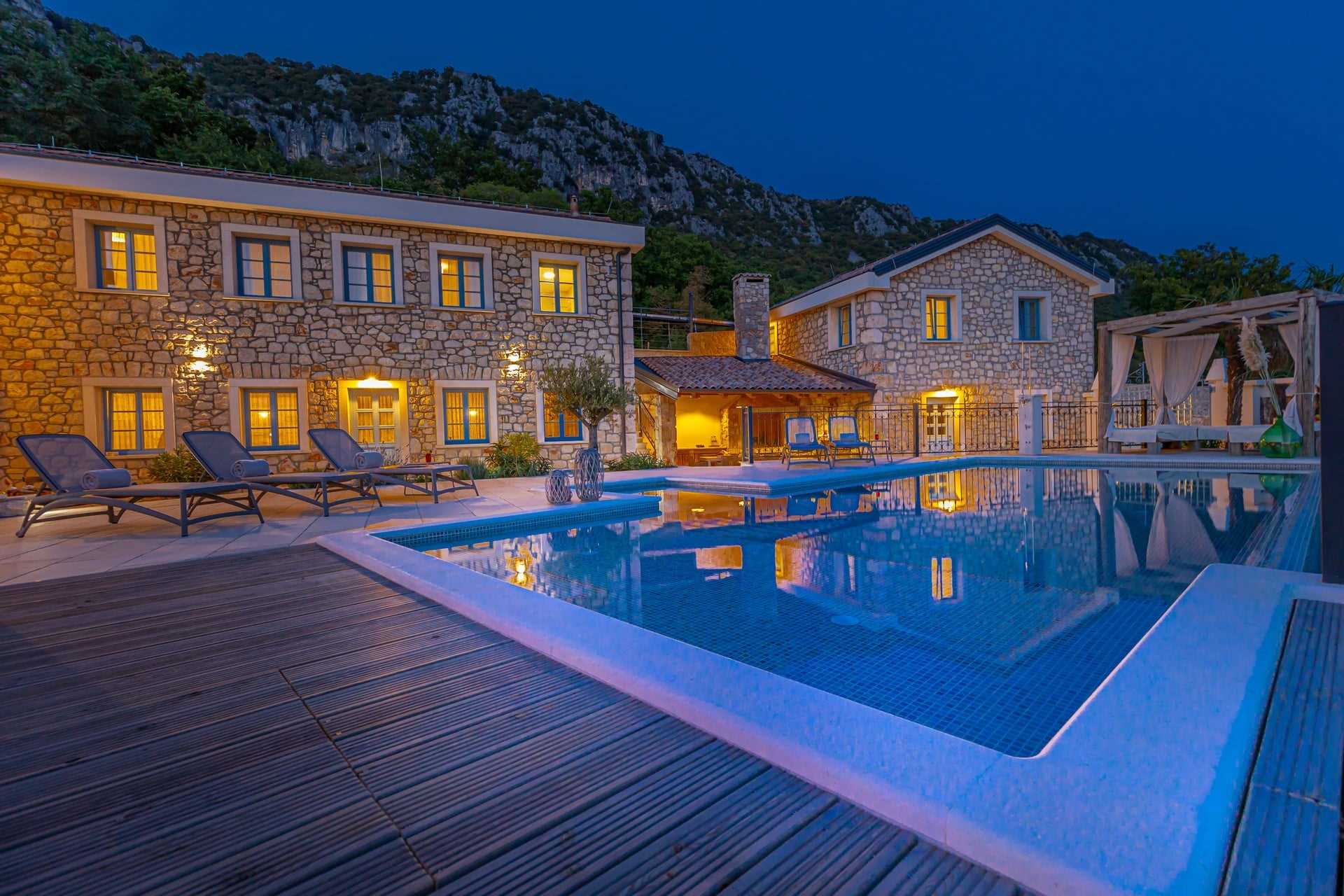 Villa Pietra Celeste with Pool