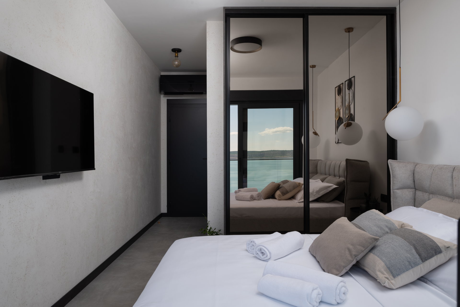 Luxury Villa Black Velvet with Pool