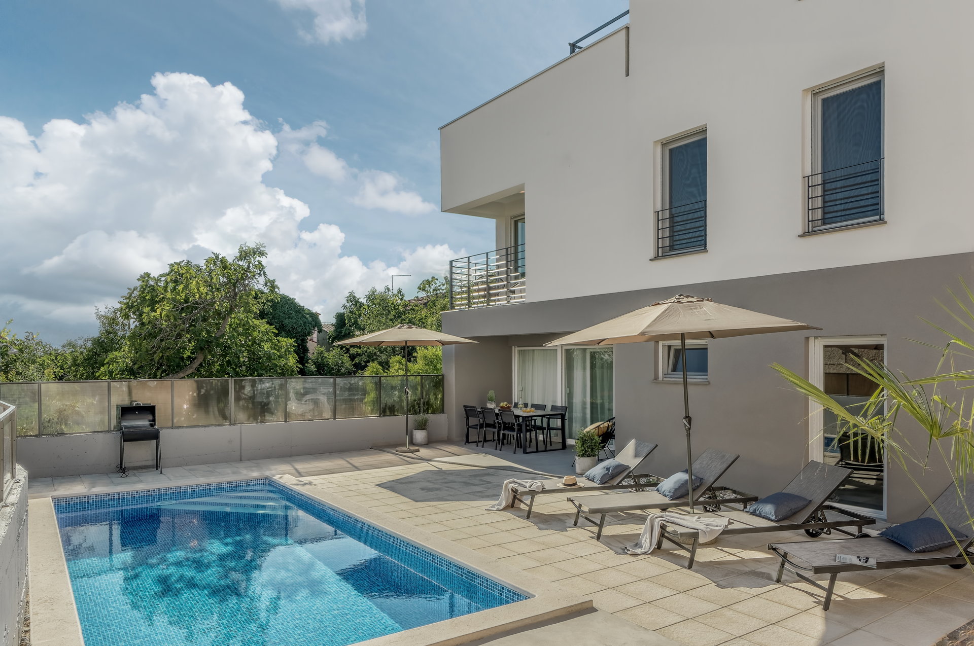 Villa Sunny Sky with Pool